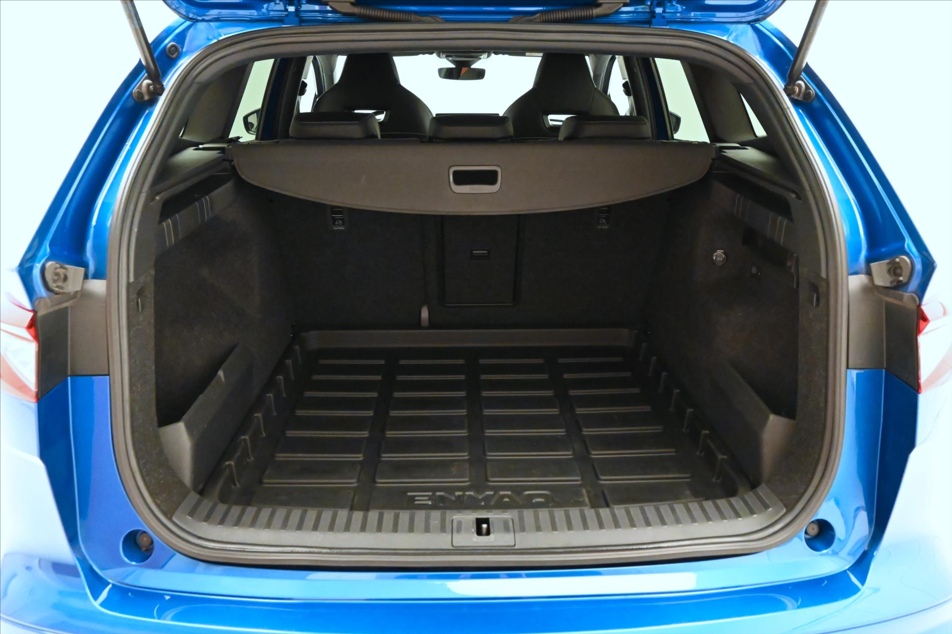 Hlavní fotografie vozu Škoda Enyaq iV 80 150kW 82kWh SPORTLINE Záruka až 5 let (9)