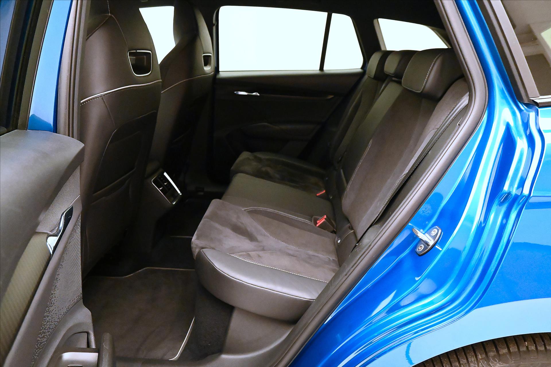 Hlavní fotografie vozu Škoda Enyaq iV 80 150kW 82kWh SPORTLINE Záruka až 5 let (13)