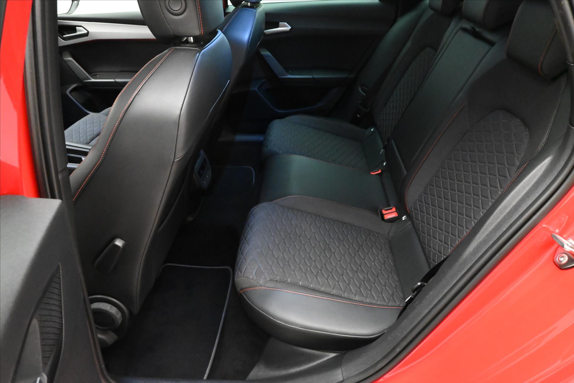 Hlavní fotografie vozu Seat Leon 1,4 FR TSI 150 kW e-Hybrid Záruka až 5 let (14)