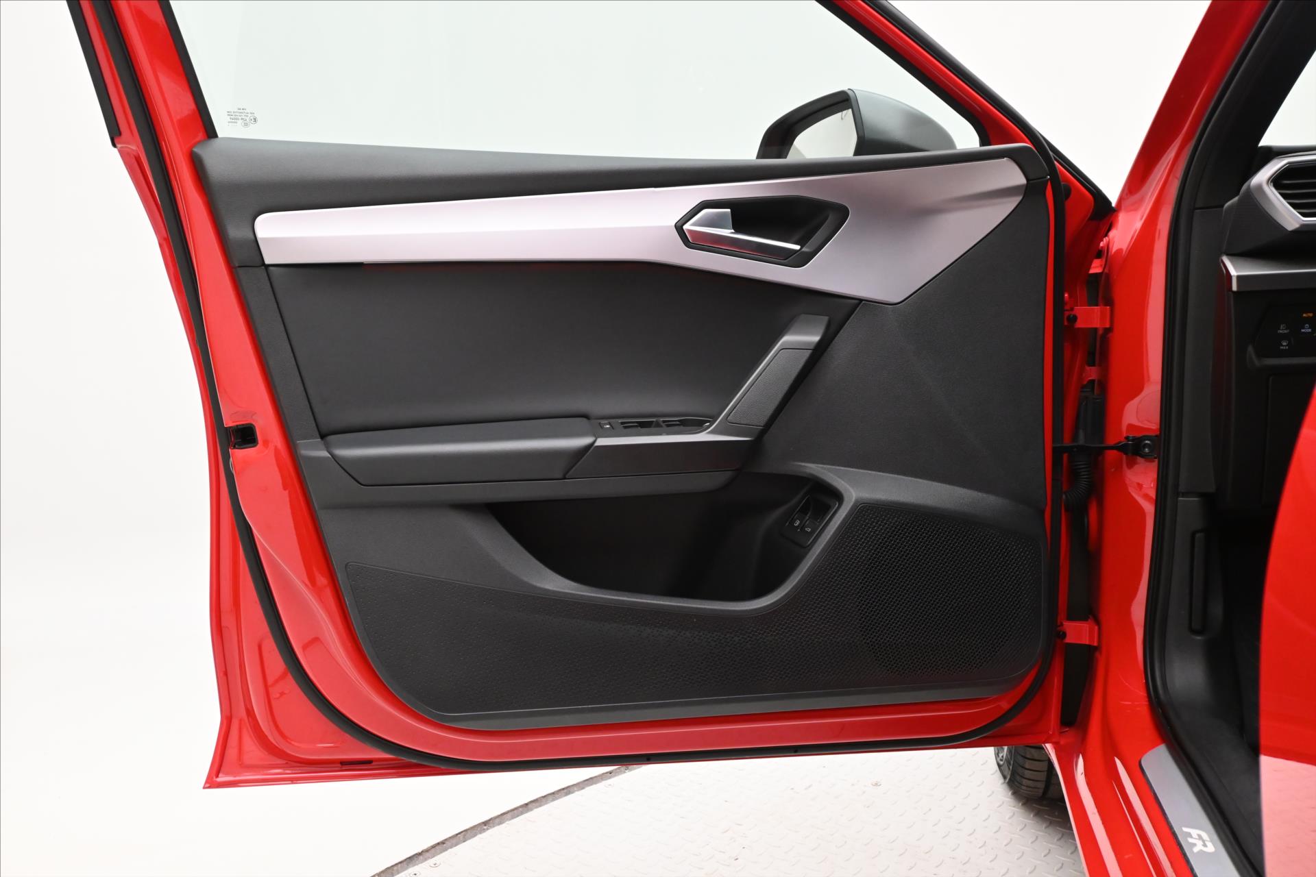 Main photo of the car Seat Leon 1.4 FR TSI 150 kW e-Hybrid Warranty up to 5 years (23)