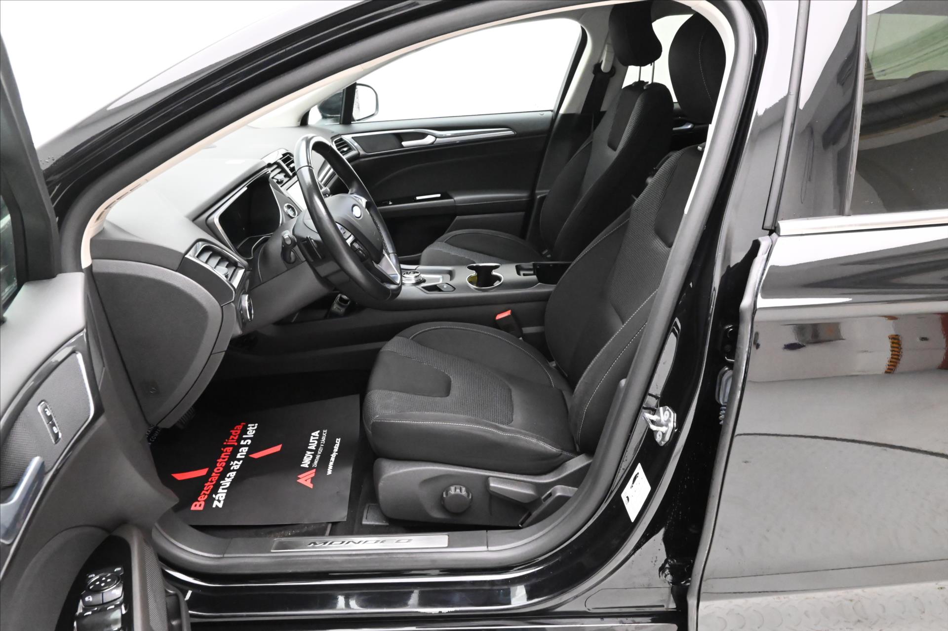 Hlavní fotografie vozu Ford Mondeo 2,0 EcoBlue 140 kW AT8 Titanium Záruka až 5 let (13)