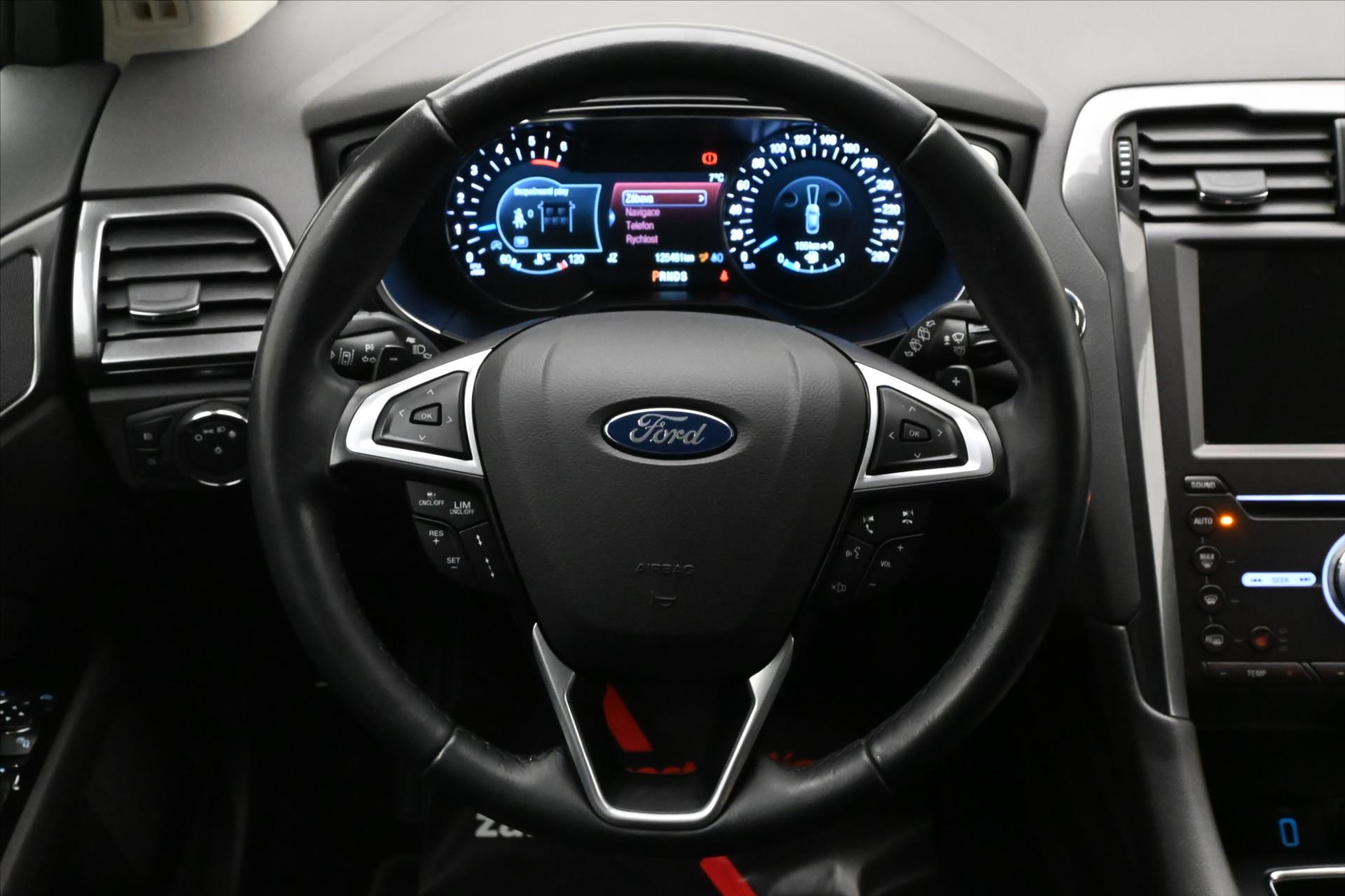 Hlavní fotografie vozu Ford Mondeo 2,0 EcoBlue 140 kW AT8 Titanium Záruka až 5 let (18)