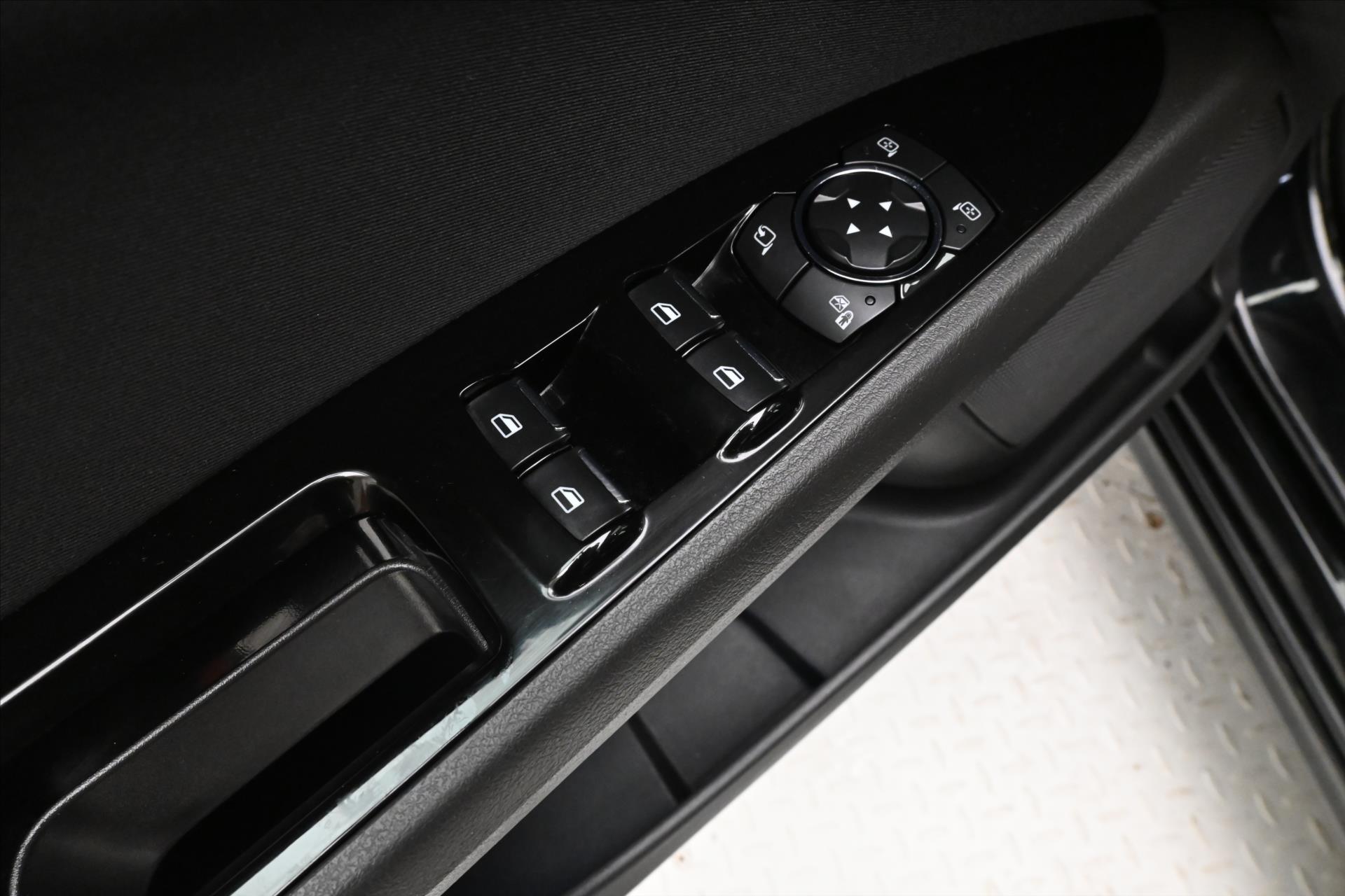 Hlavní fotografie vozu Ford Mondeo 2,0 EcoBlue 140 kW AT8 Titanium Záruka až 5 let (23)