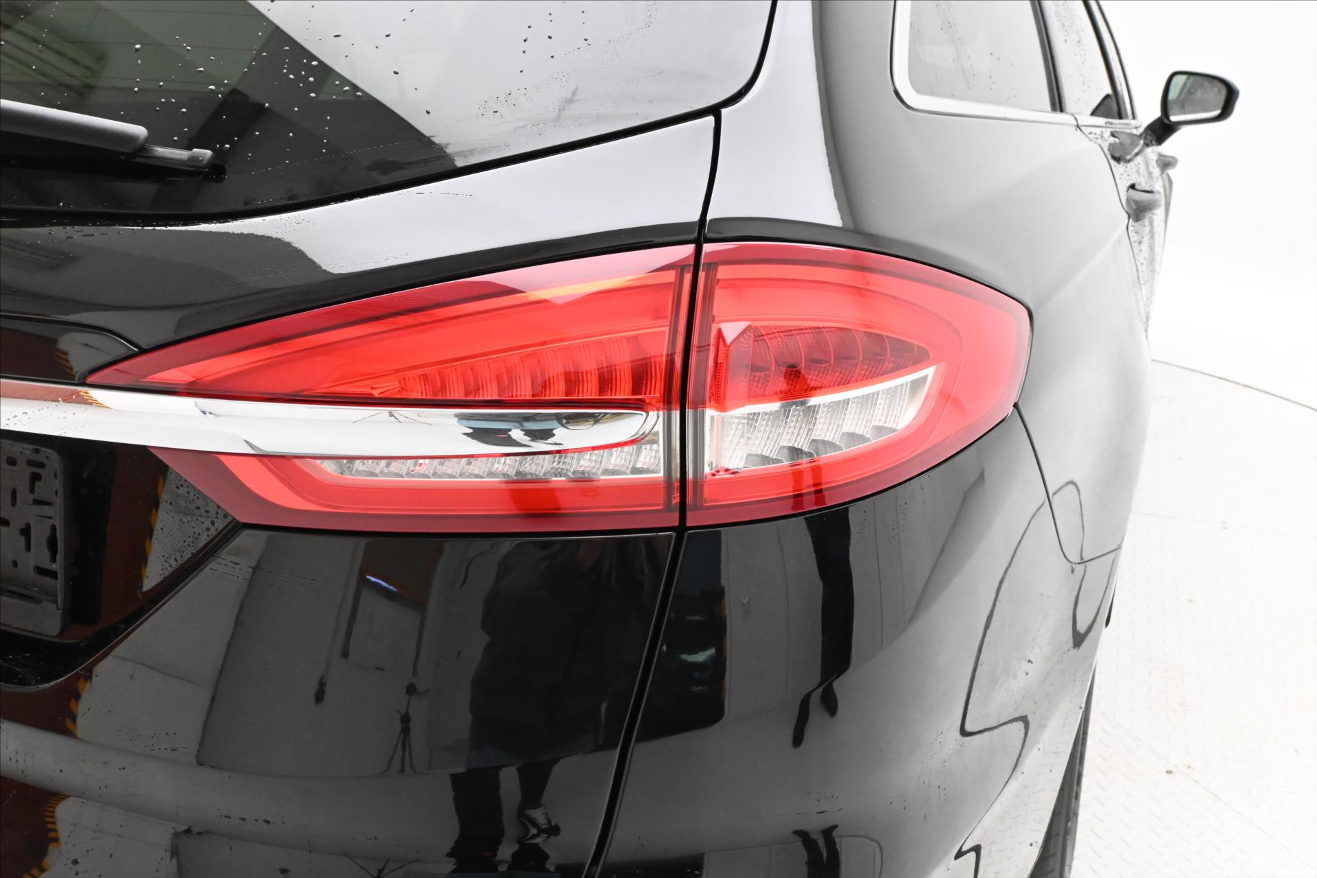 Hlavní fotografie vozu Ford Mondeo 2,0 EcoBlue 140 kW AT8 Titanium Záruka až 5 let (28)