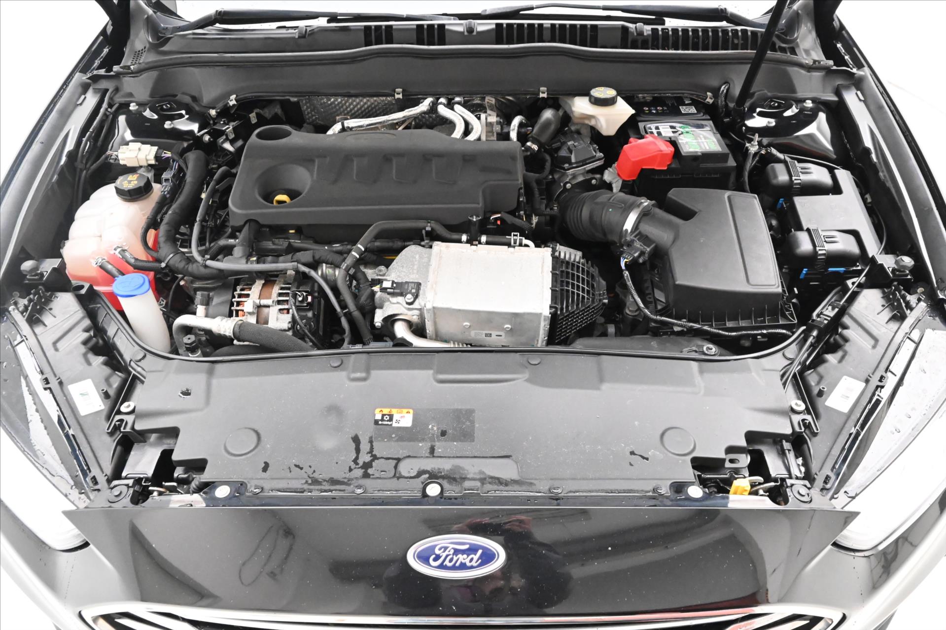 Hlavní fotografie vozu Ford Mondeo 2,0 EcoBlue 140 kW AT8 Titanium Záruka až 5 let (9)