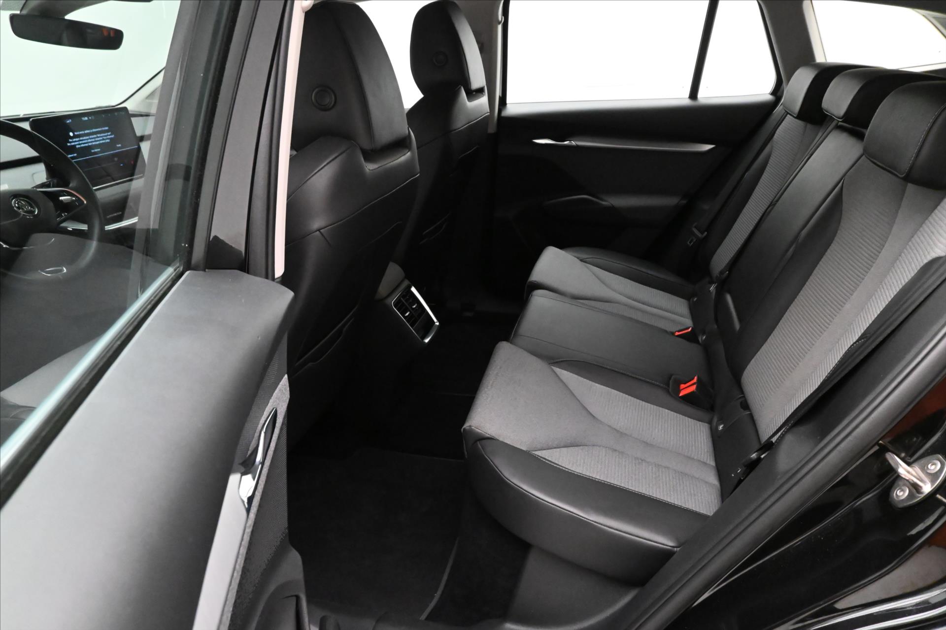 Hlavní fotografie vozu Škoda Enyaq iV 80 150kW 82kWh Záruka až 5 let (13)