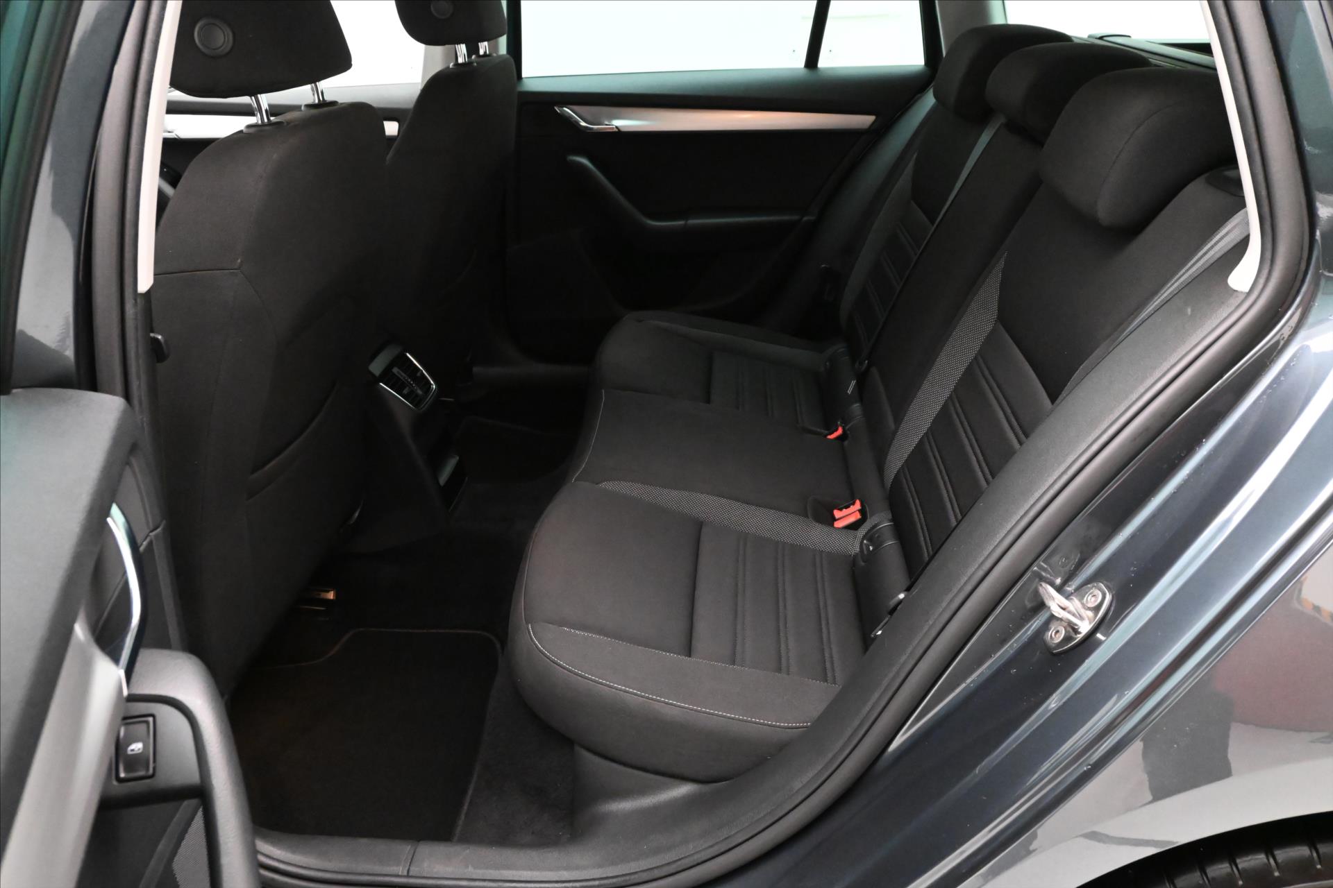 Hlavní fotografie vozu Škoda Octavia 1,6 TDI 85kW Ambition Záruka až 5 let (13)