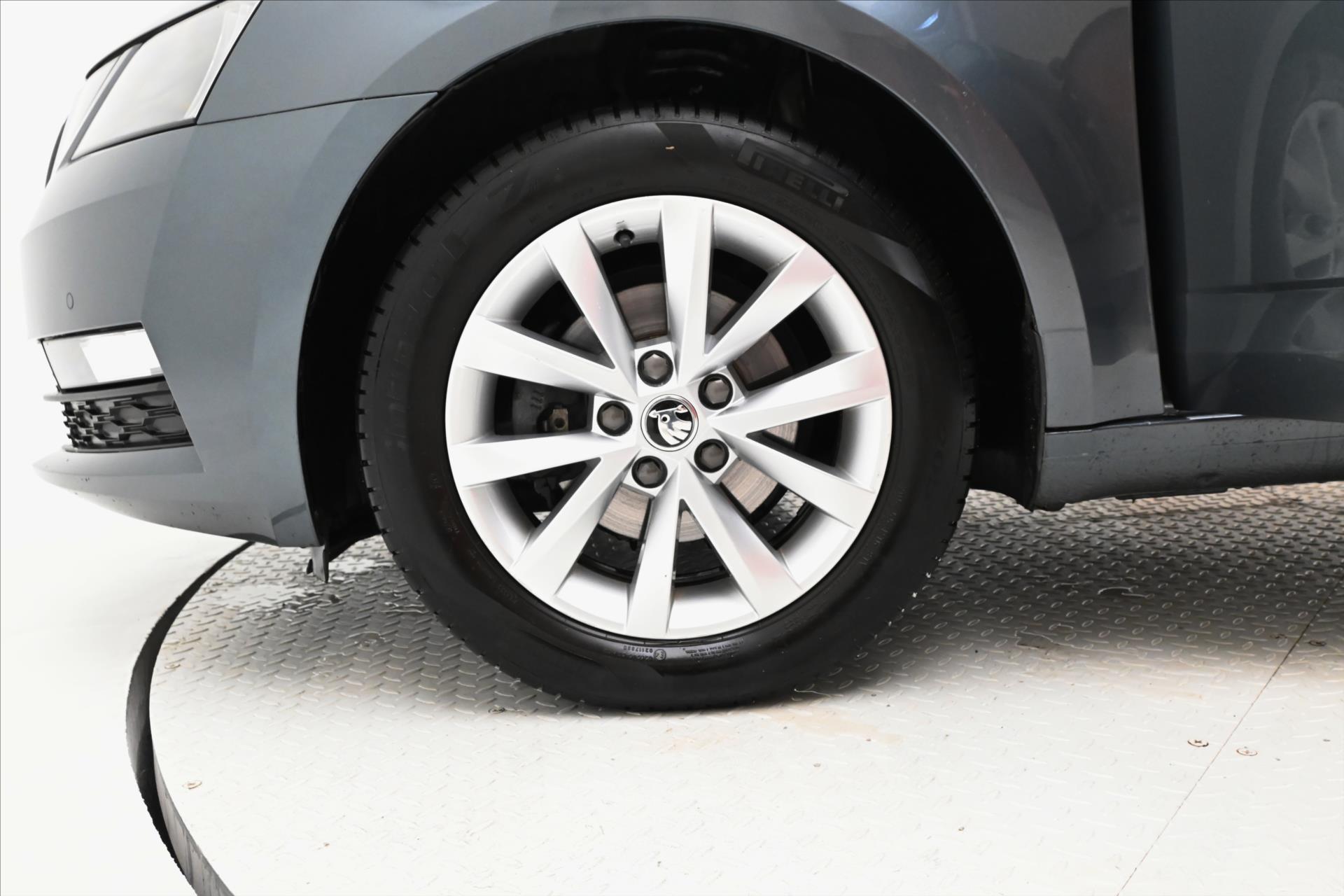 Hlavní fotografie vozu Škoda Octavia 1,6 TDI 85kW Ambition Záruka až 5 let (28)