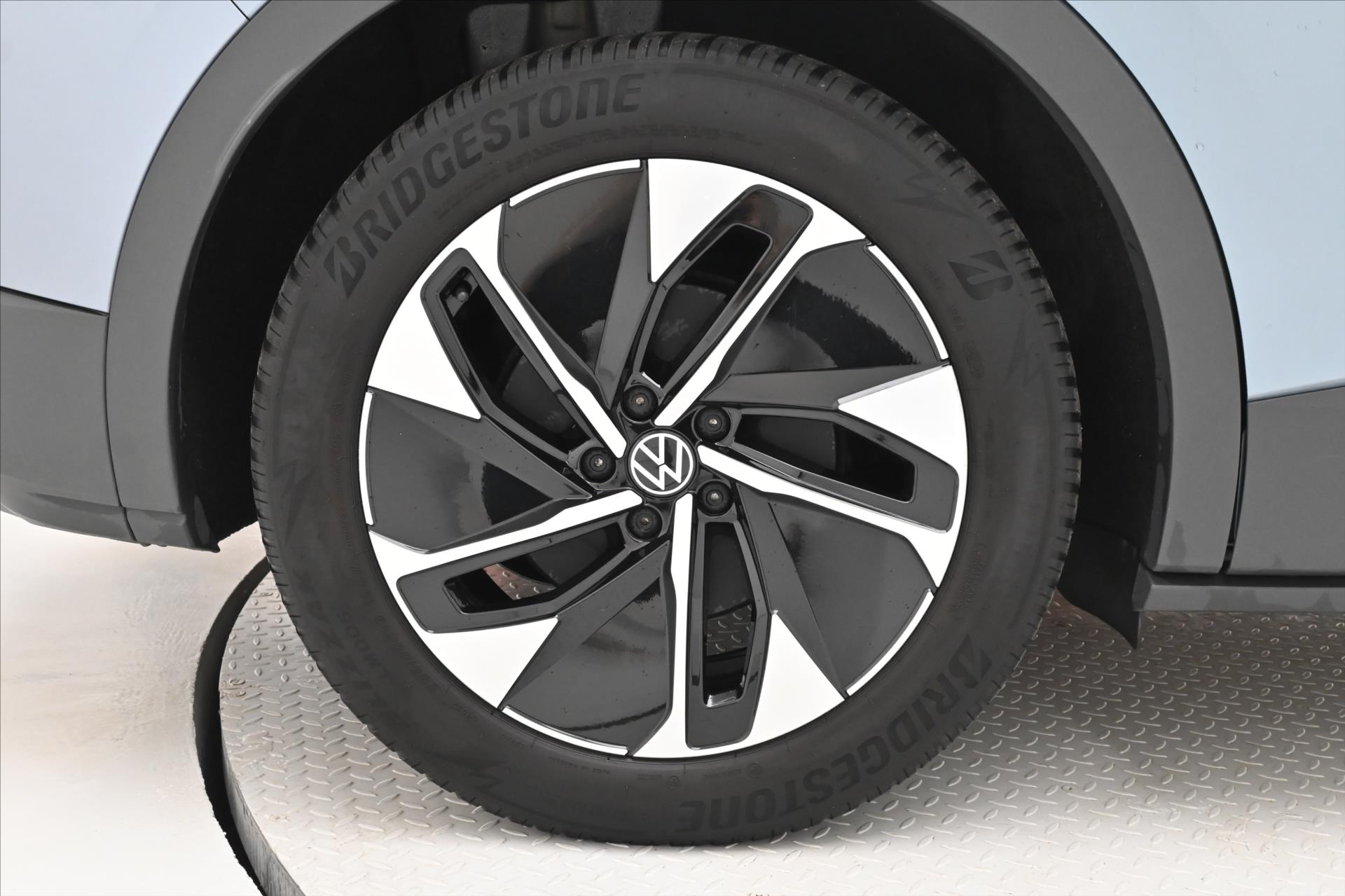 Hlavní fotografie vozu Volkswagen ID.4 150kW 77kWh Perfor. SoH 95% Záruka až 5 let (30)