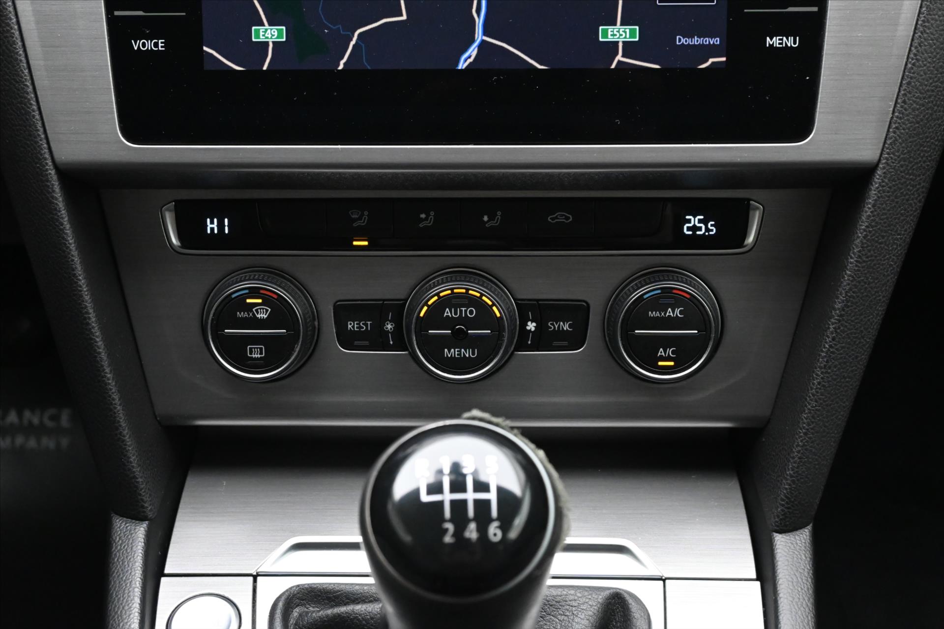 Main photo of the car Volkswagen Passat 1.6 TDI 88 kW Navi LED Warranty (20)