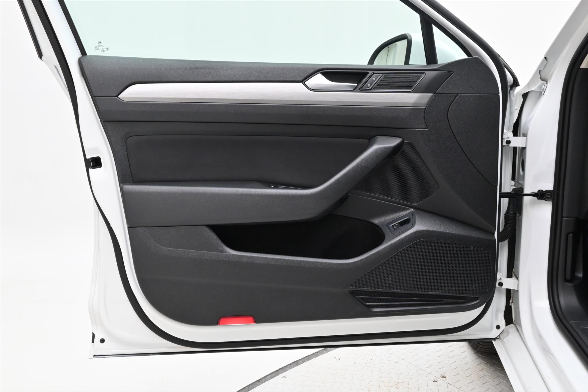 Main photo of the car Volkswagen Passat 1.6 TDI 88 kW Navi LED Warranty (24)