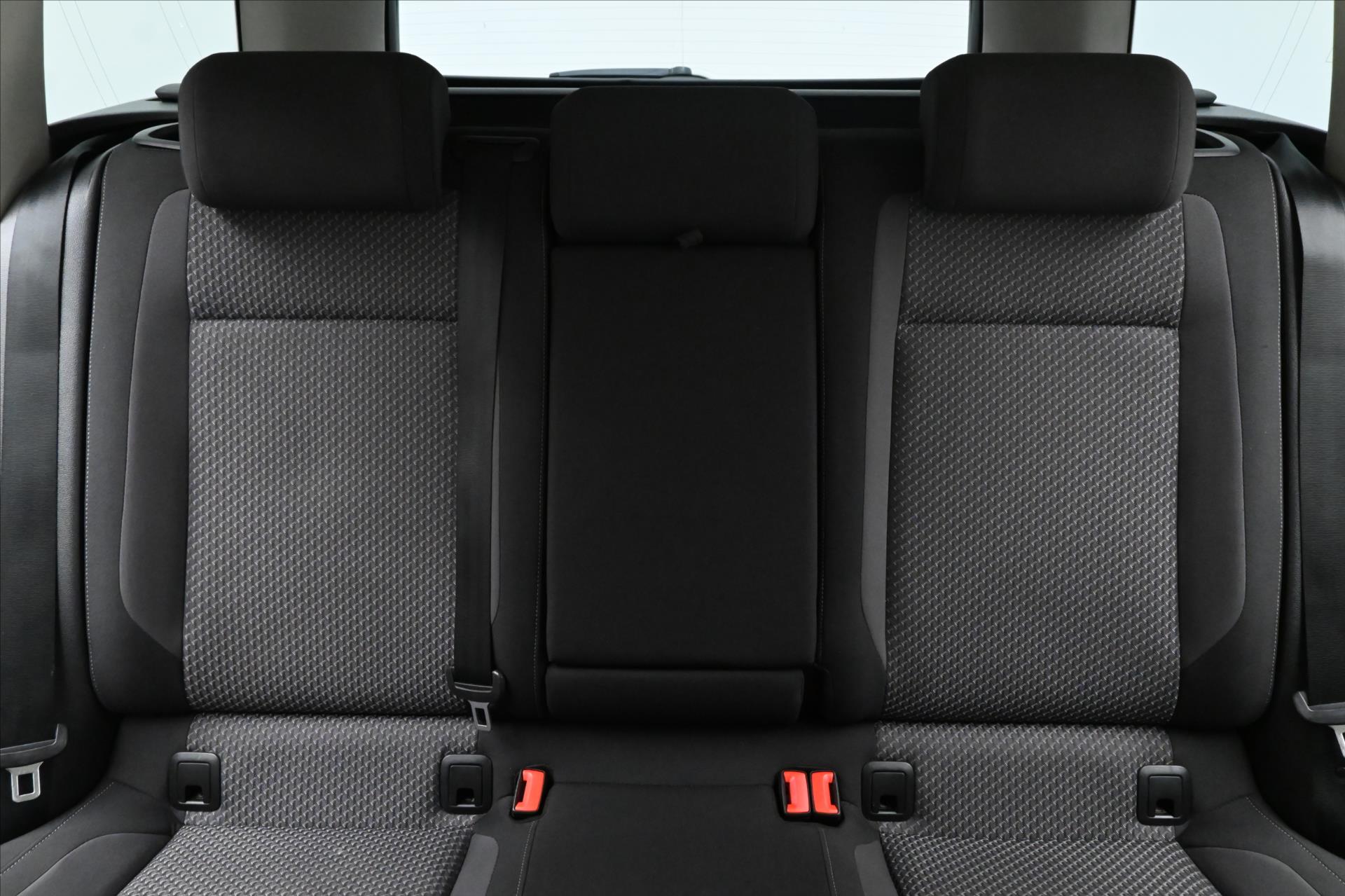 Main photo of the car Volkswagen Passat 1.6 TDI 88 kW Navi LED Warranty (27)