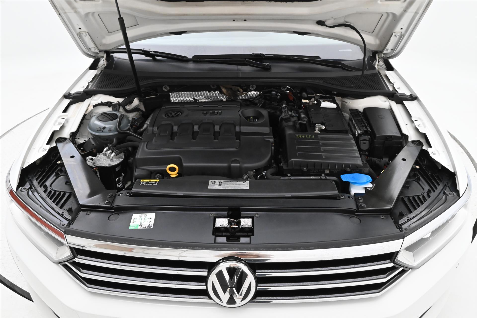 Main photo of the car Volkswagen Passat 1.6 TDI 88 kW Navi LED Warranty (9)