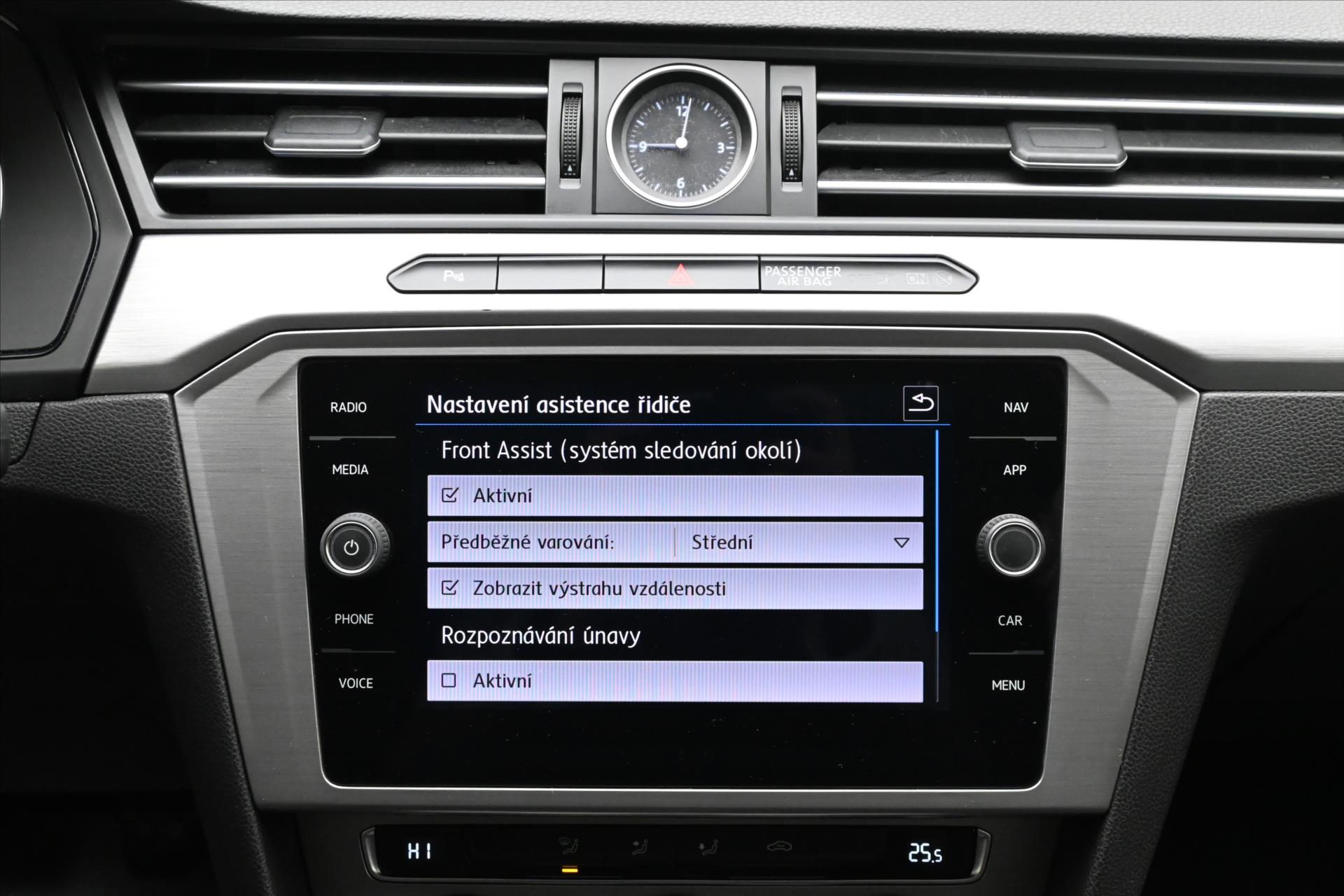 Hlavní fotografie vozu Volkswagen Passat 1,6 TDi 88kW NAVI LED Záruka (18)