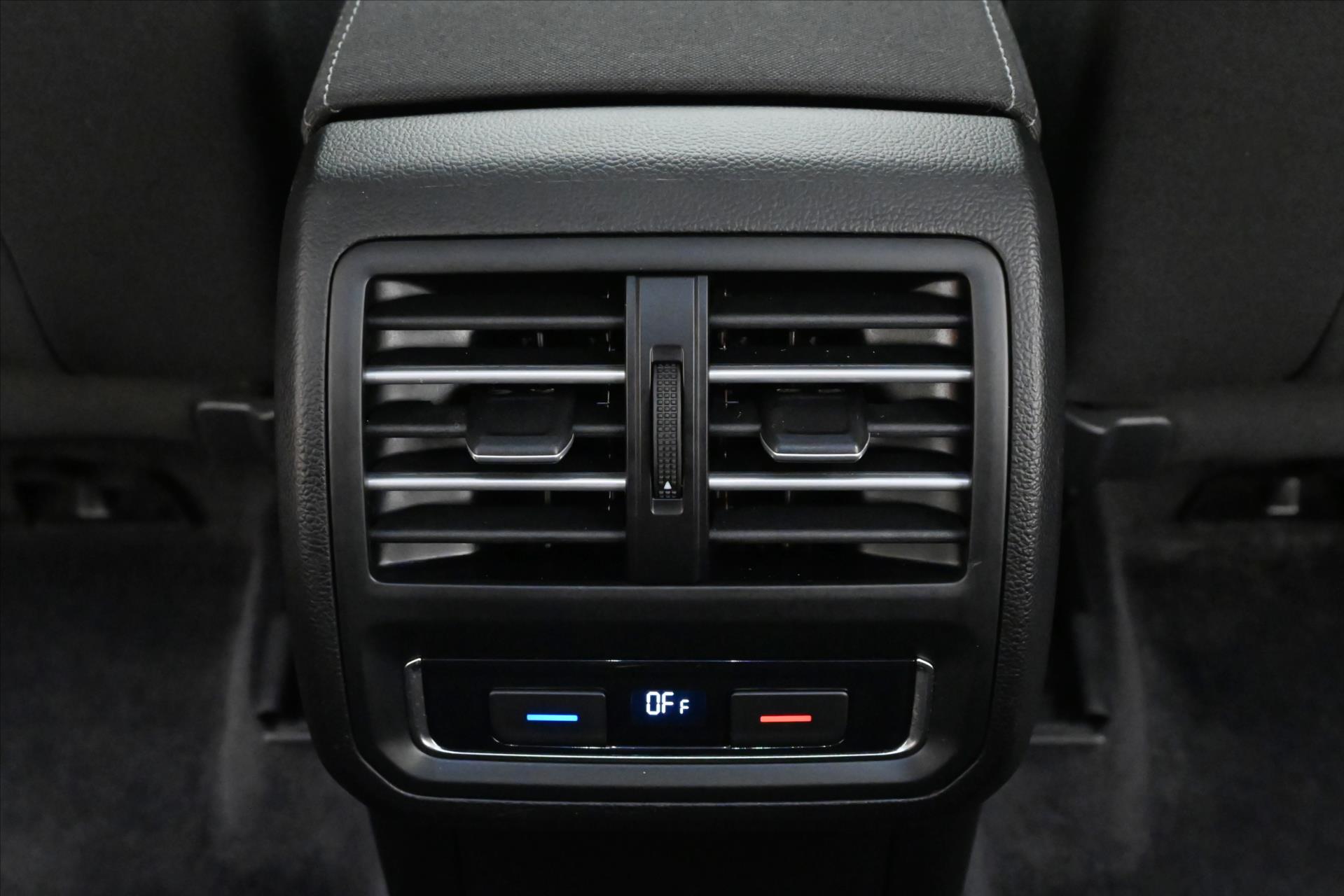 Hlavní fotografie vozu Volkswagen Passat 1,6 TDi 88kW NAVI LED Záruka (20)