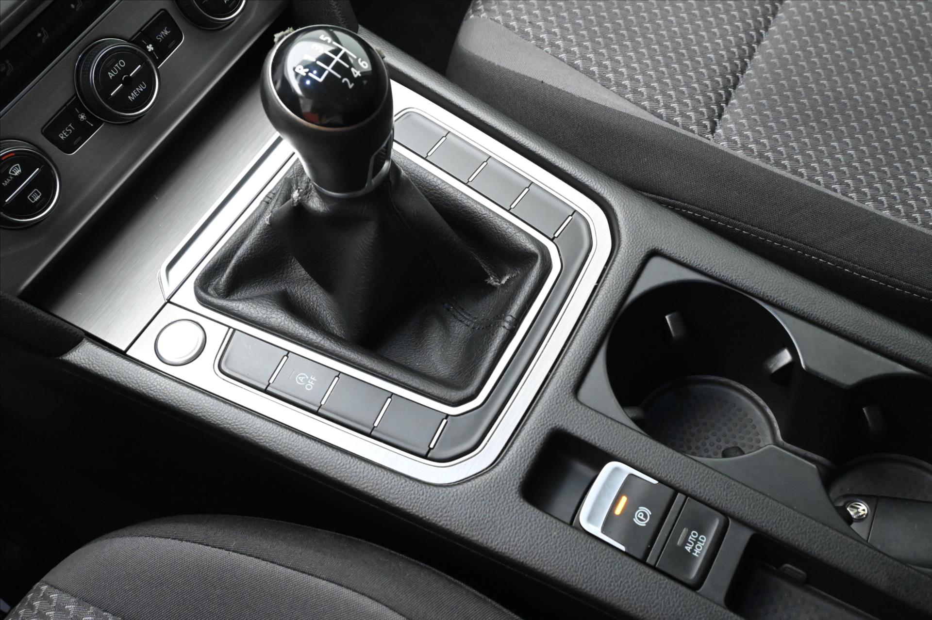 Hlavní fotografie vozu Volkswagen Passat 1,6 TDi 88kW NAVI LED Záruka (21)