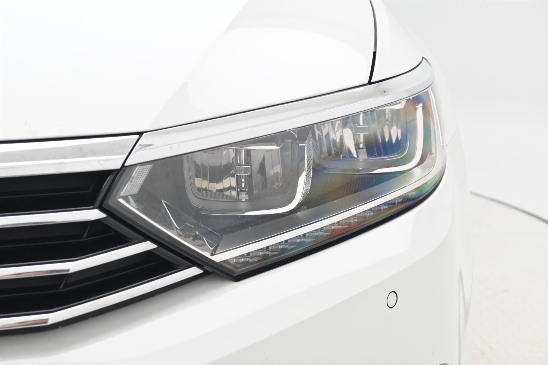 Hlavní fotografie vozu Volkswagen Passat 1,6 TDi 88kW NAVI LED Záruka (27)