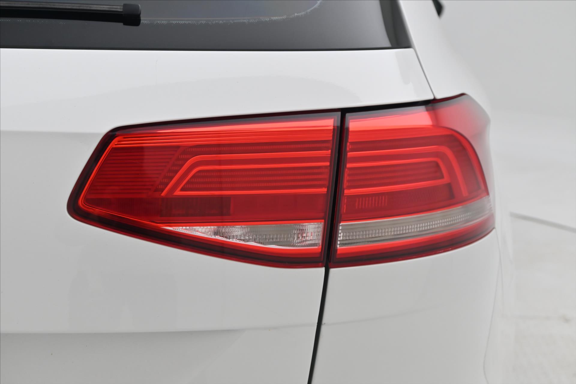 Hlavní fotografie vozu Volkswagen Passat 1,6 TDi 88kW NAVI LED Záruka (28)