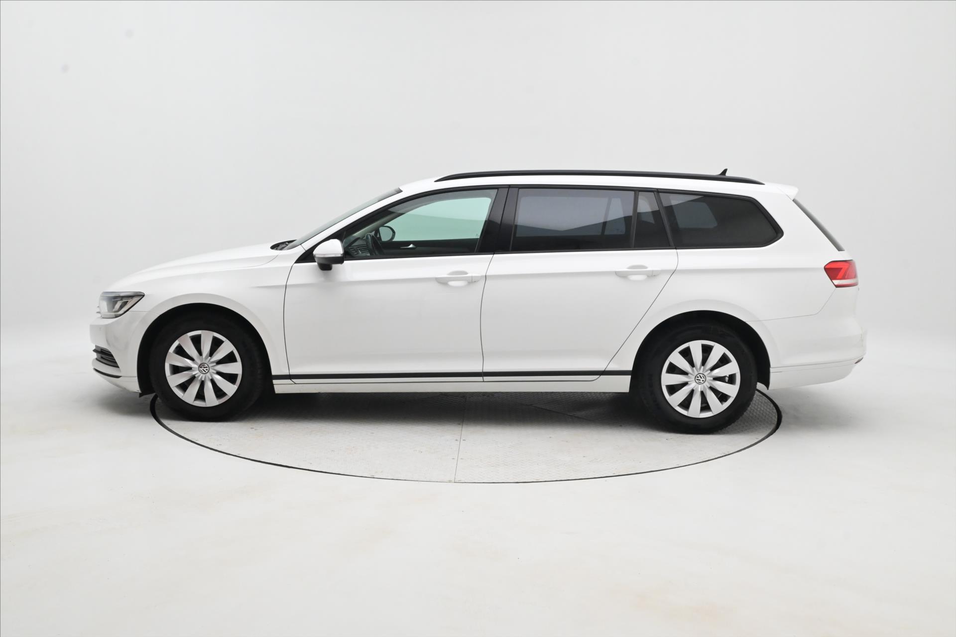 Hlavní fotografie vozu Volkswagen Passat 1,6 TDi 88kW NAVI LED Záruka (7)