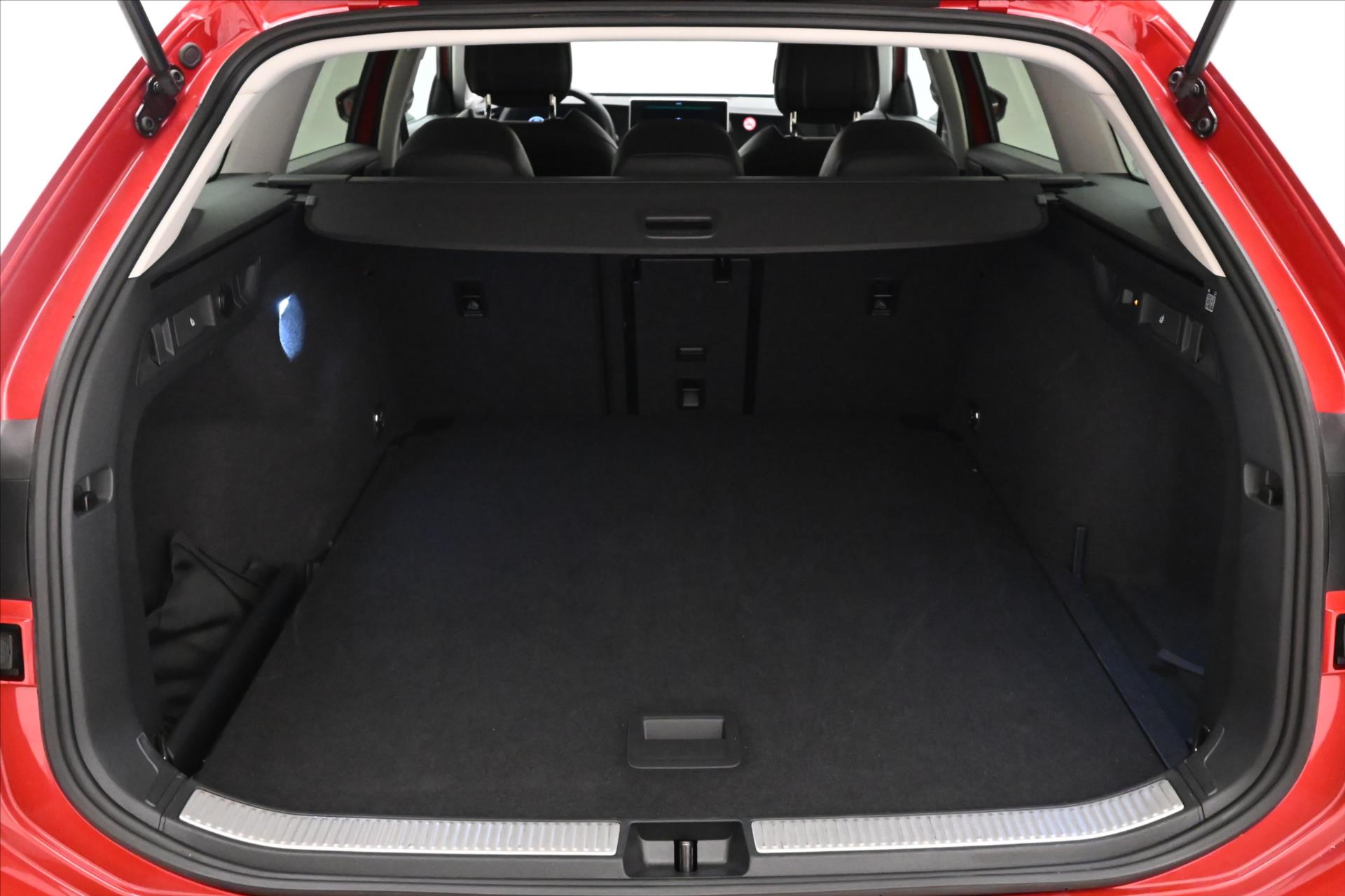 Hlavní fotografie vozu Volkswagen Passat 2,0 TDI 110 kW DSG Business Záruka až 5 let (10)