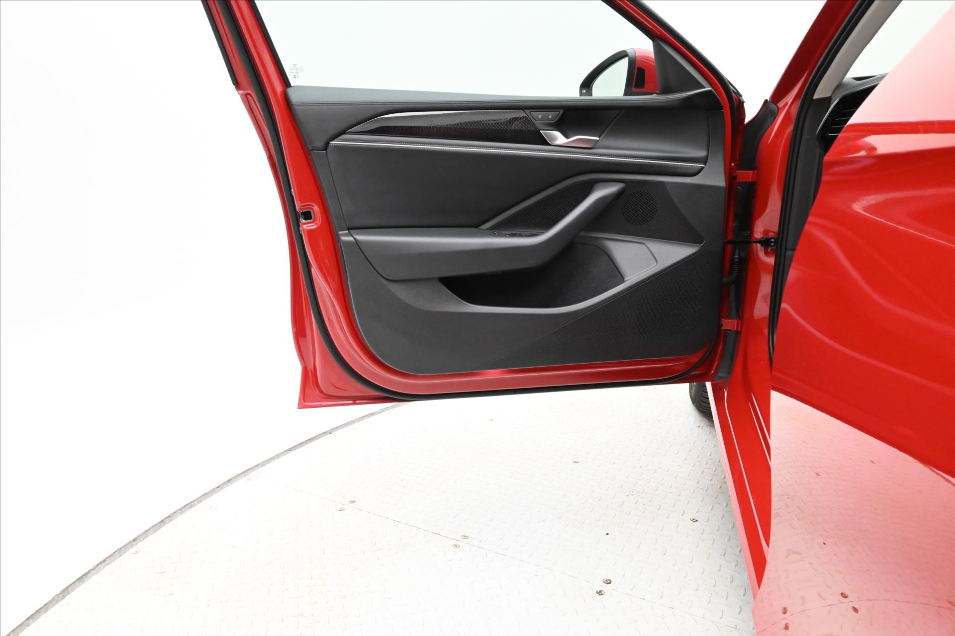 Hlavní fotografie vozu Volkswagen Passat 2,0 TDI 110 kW DSG Business Záruka až 5 let (25)