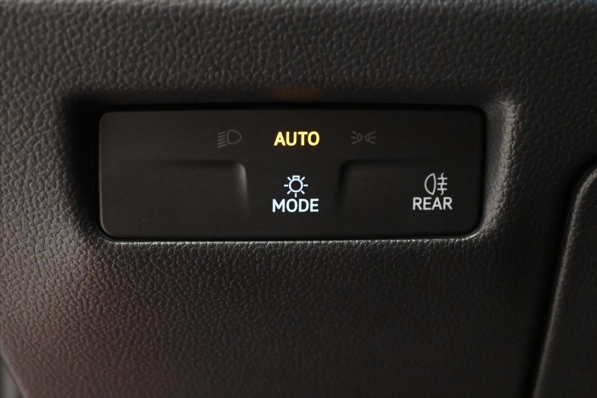 Hlavní fotografie vozu Volkswagen Passat 2,0 TDI 110 kW DSG Business Záruka až 5 let (27)