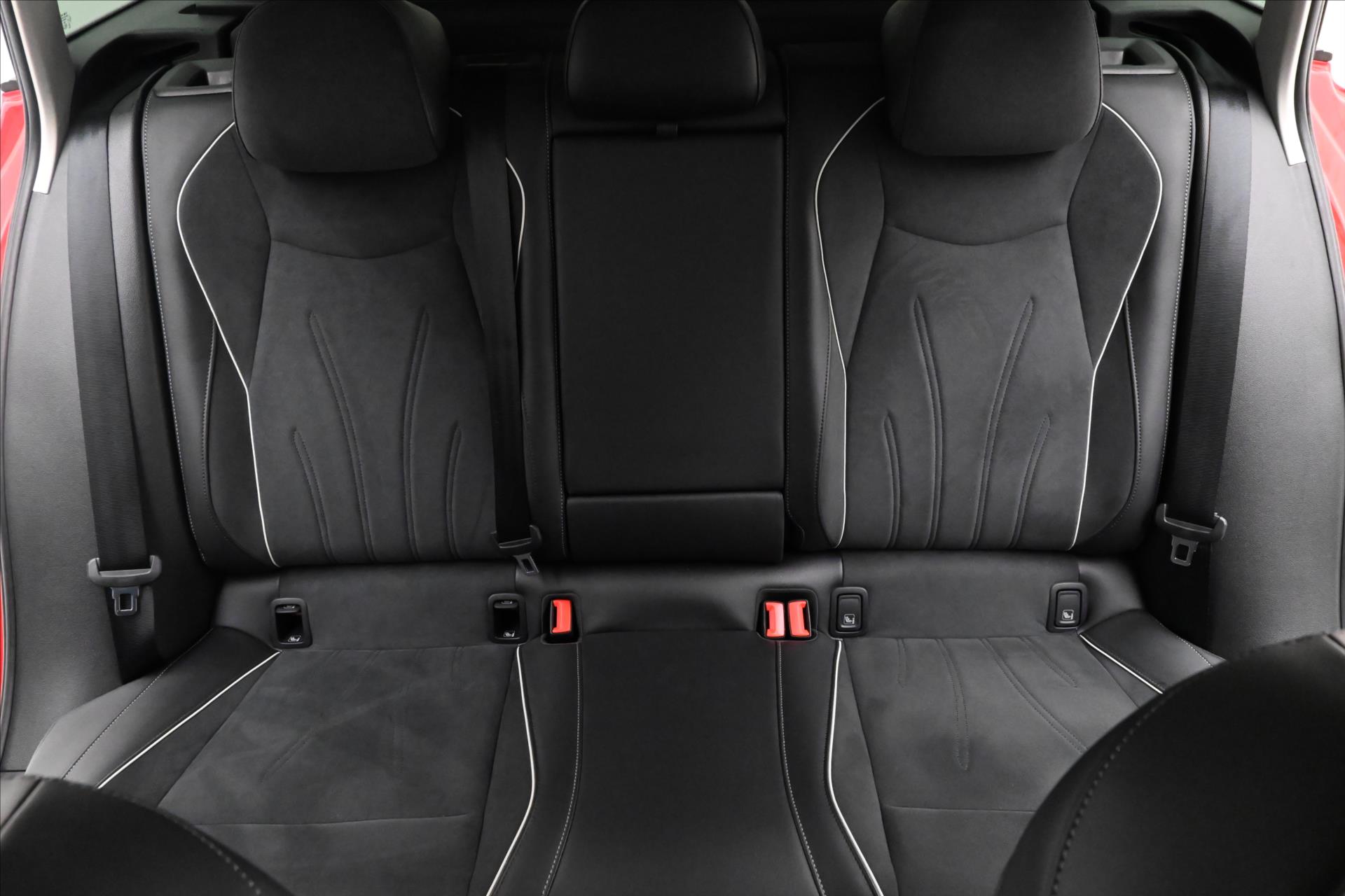 Hlavní fotografie vozu Volkswagen Passat 2,0 TDI 110 kW DSG Business Záruka až 5 let (28)