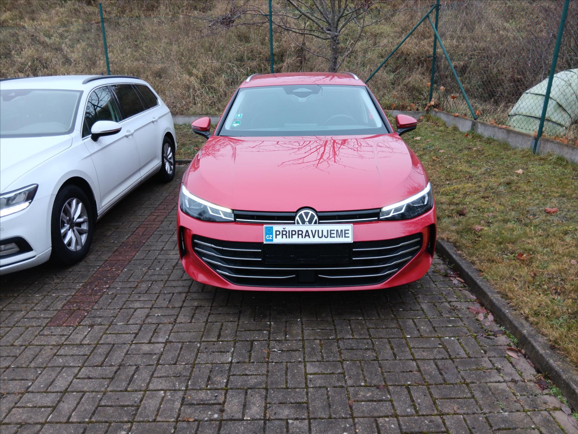 Volkswagen Passat 2,0 TDi 110kW DSG Business VŮZ PŘIPRAVUJEME K PRODEJI