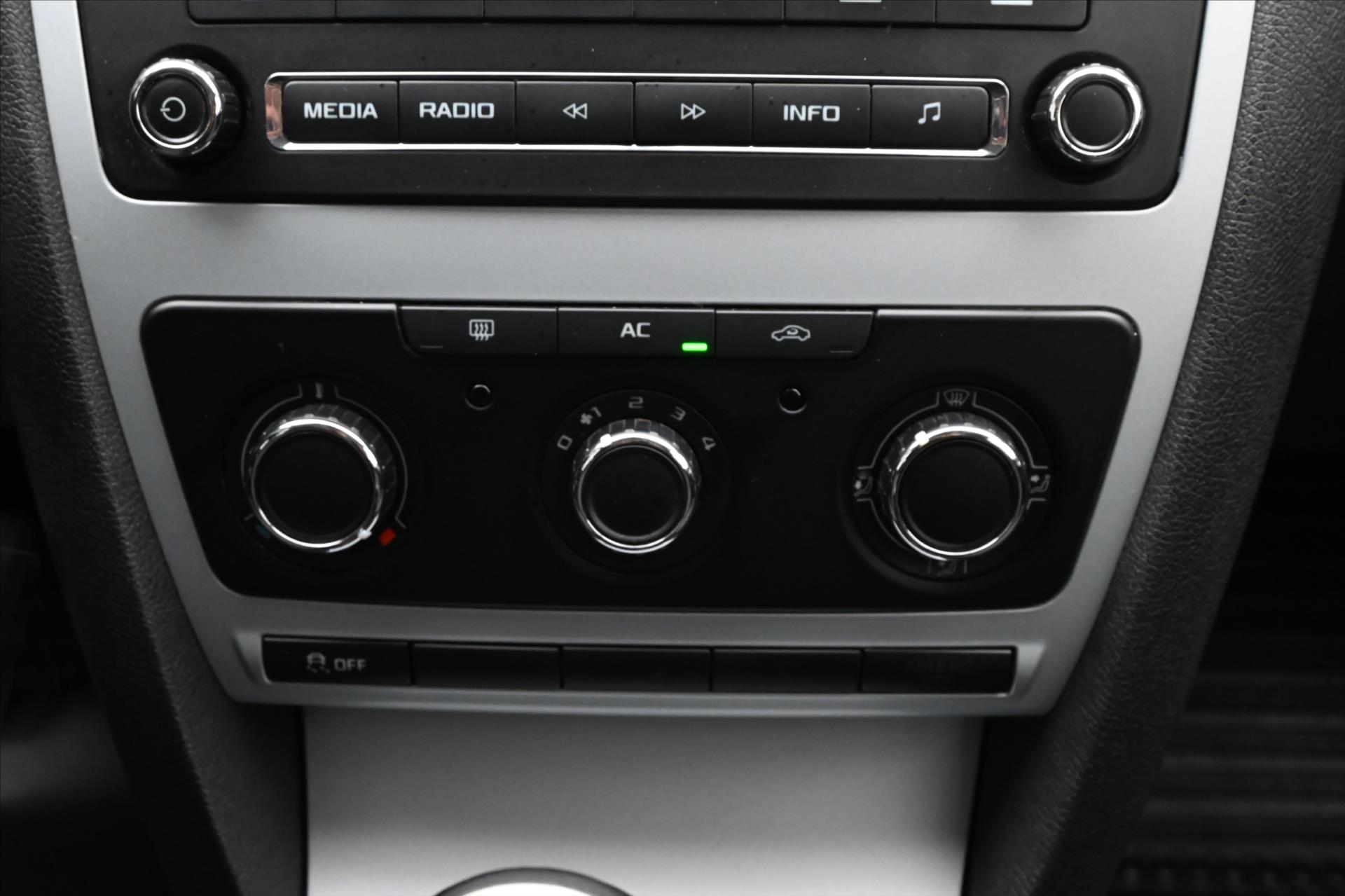 Hlavní fotografie vozu Škoda Octavia 1,6 TDI 77 kW AMBIENTE Tažné zařízení (19)