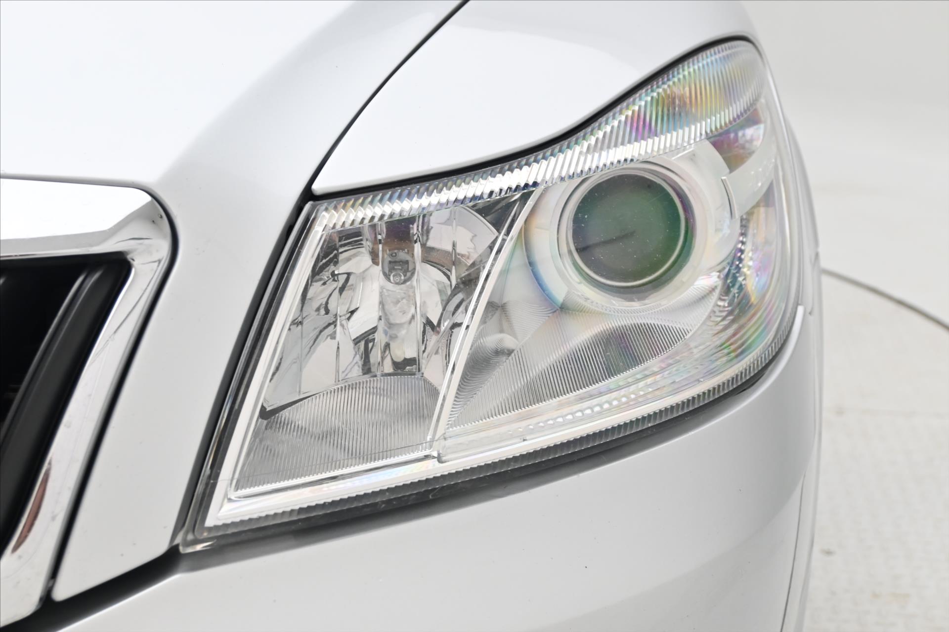 Hlavní fotografie vozu Škoda Octavia 1,6 TDI 77 kW AMBIENTE Tažné zařízení (27)