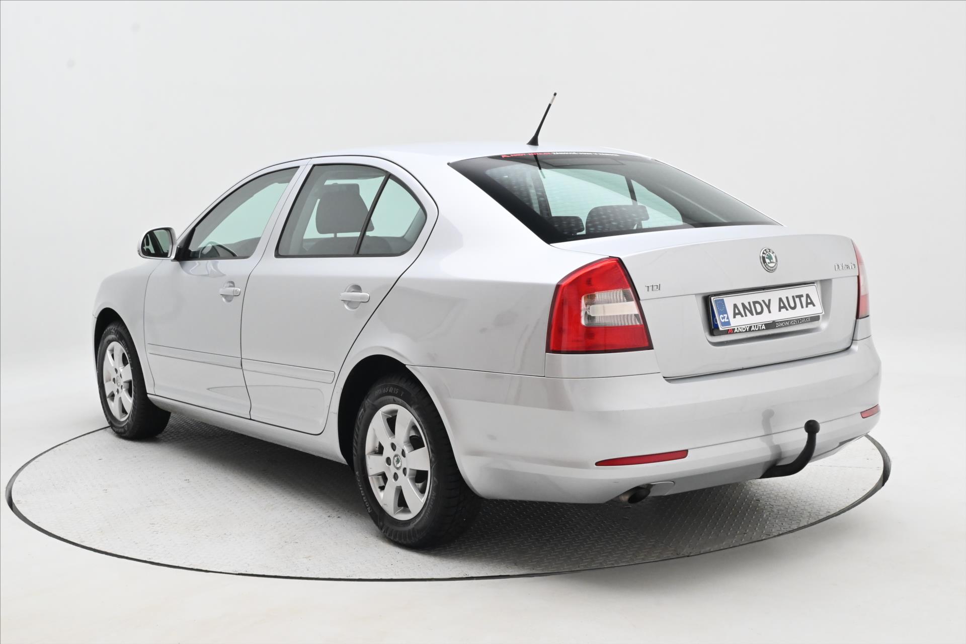 Hlavní fotografie vozu Škoda Octavia 1,6 TDI 77 kW AMBIENTE Tažné zařízení (6)