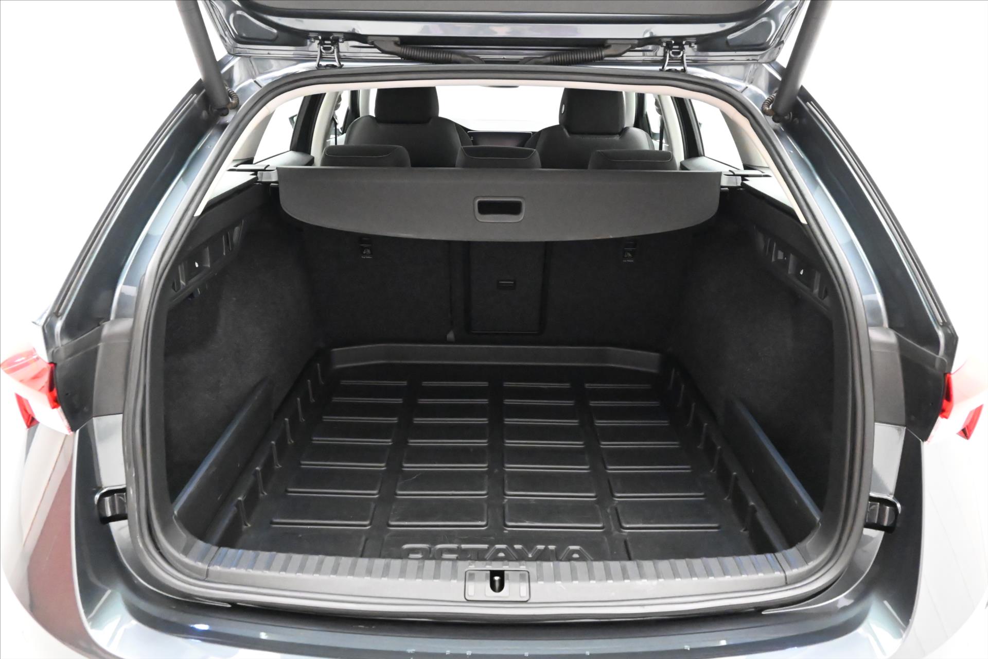 Hlavní fotografie vozu Škoda Octavia 2,0 TDI 110 kW DSG STYLE Záruka až 5 let (9)