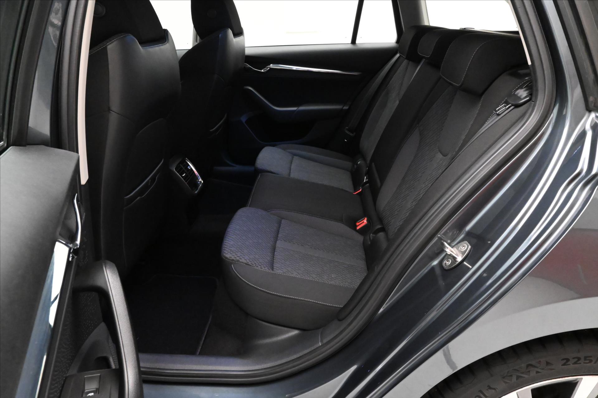 Hlavní fotografie vozu Škoda Octavia 2,0 TDI 110 kW DSG STYLE Záruka až 5 let (13)