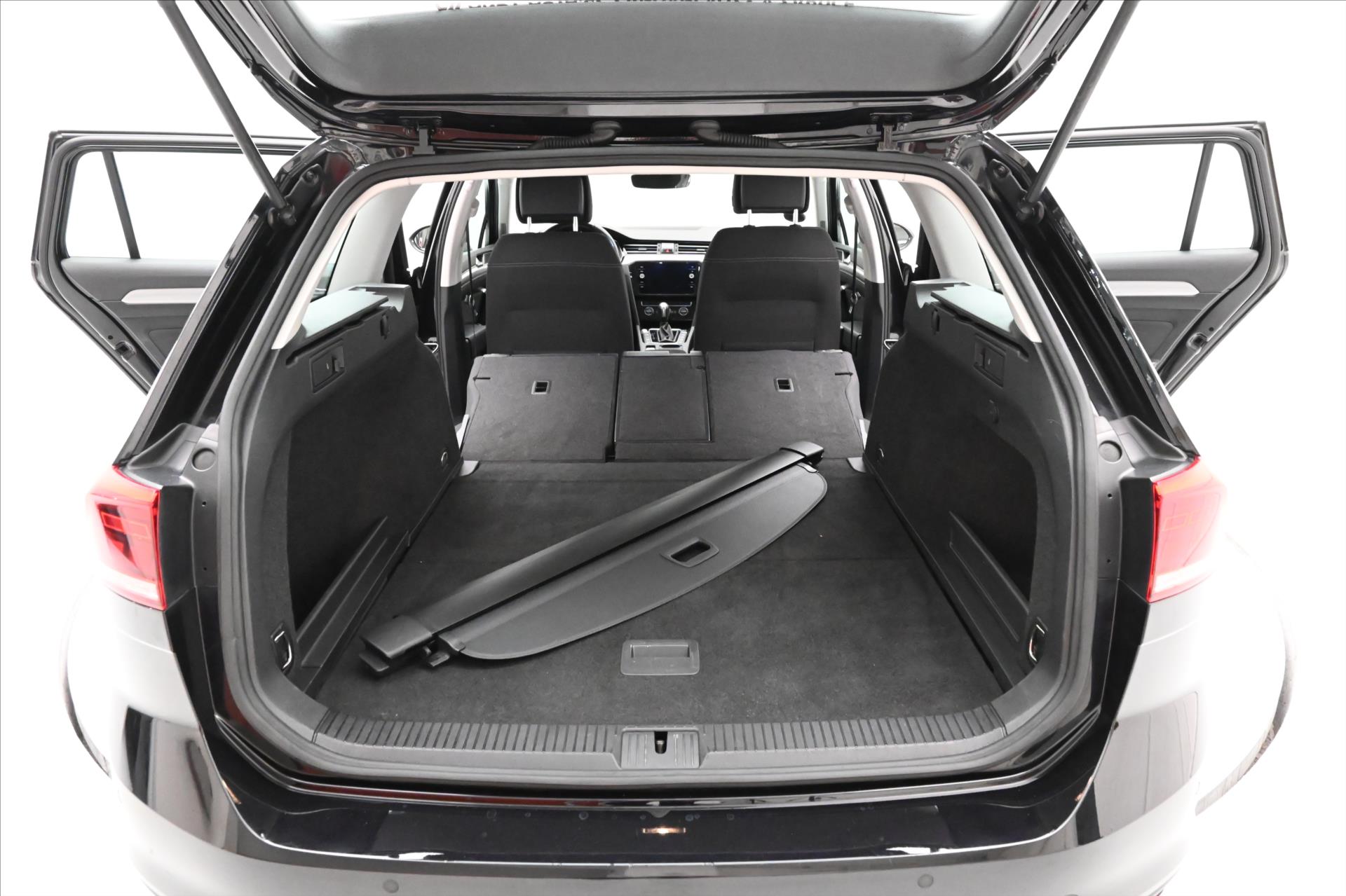 Hlavní fotografie vozu Volkswagen Passat 2,0 TDI 110kW DSG BUSINESS Záruka až 5 let (10)