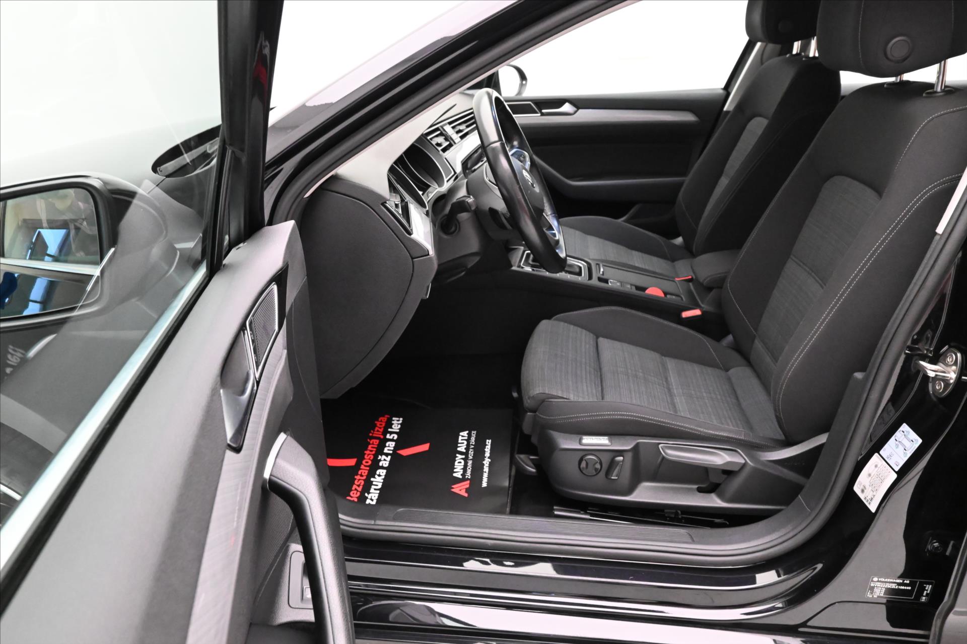 Hlavní fotografie vozu Volkswagen Passat 2,0 TDI 110kW DSG BUSINESS Záruka až 5 let (12)