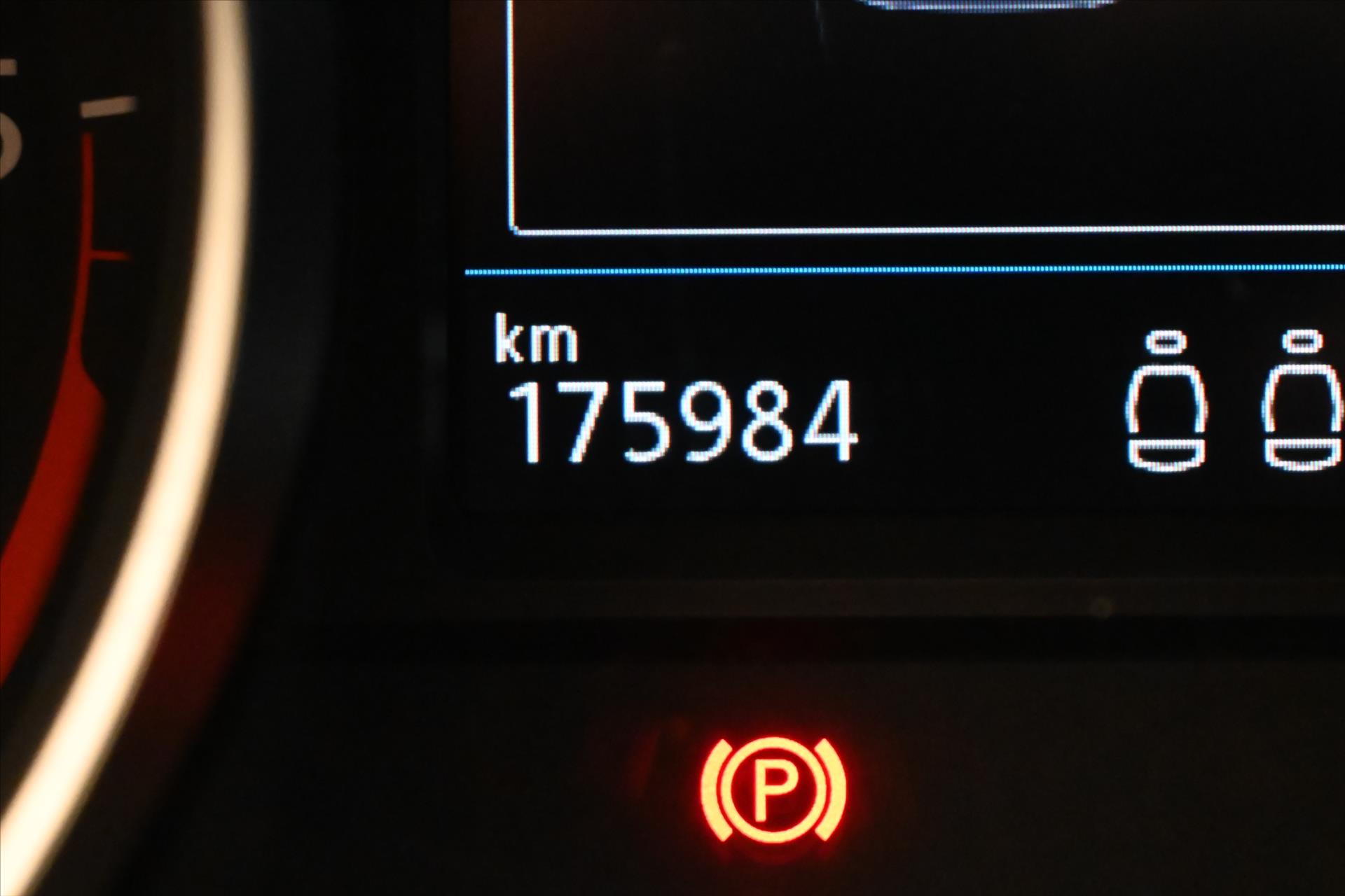 Hlavní fotografie vozu Volkswagen Passat 2,0 TDI 110kW DSG BUSINESS Záruka až 5 let (16)