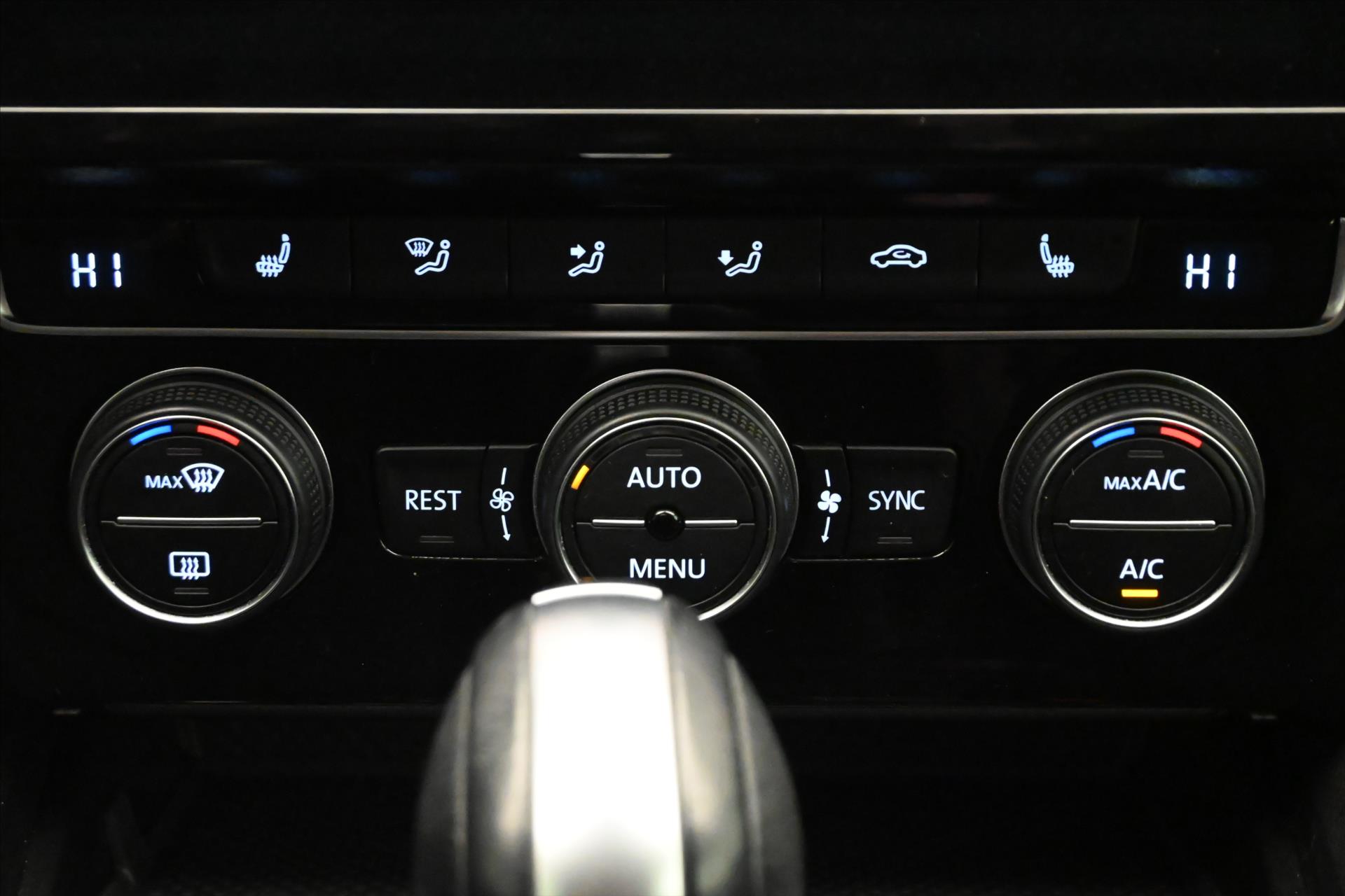 Hlavní fotografie vozu Volkswagen Passat 2,0 TDI 110kW DSG BUSINESS Záruka až 5 let (19)