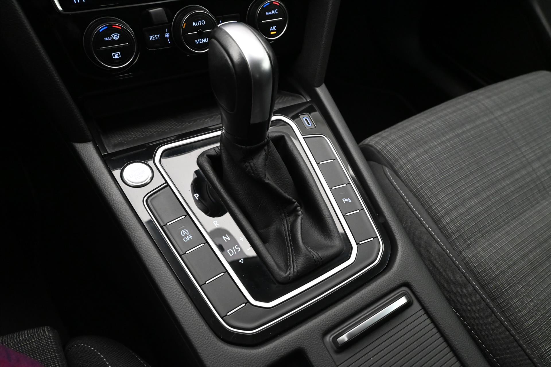 Hlavní fotografie vozu Volkswagen Passat 2,0 TDI 110kW DSG BUSINESS Záruka až 5 let (21)