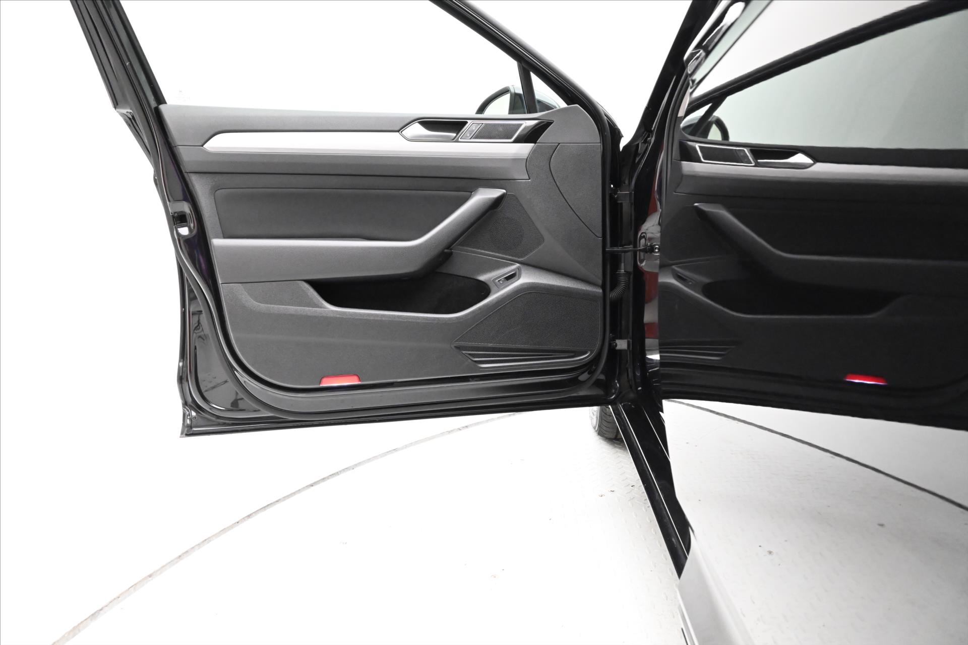 Hlavní fotografie vozu Volkswagen Passat 2,0 TDI 110kW DSG BUSINESS Záruka až 5 let (22)