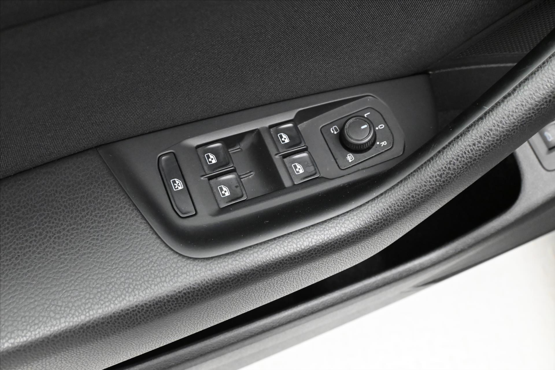 Hlavní fotografie vozu Volkswagen Passat 2,0 TDI 110kW DSG BUSINESS Záruka až 5 let (23)