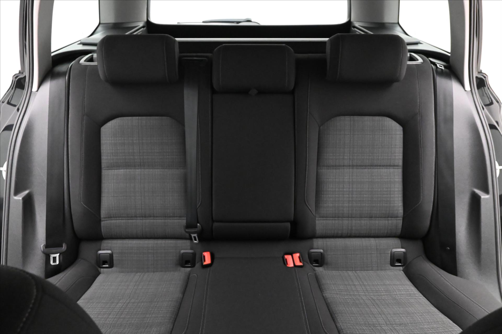 Hlavní fotografie vozu Volkswagen Passat 2,0 TDI 110kW DSG BUSINESS Záruka až 5 let (25)