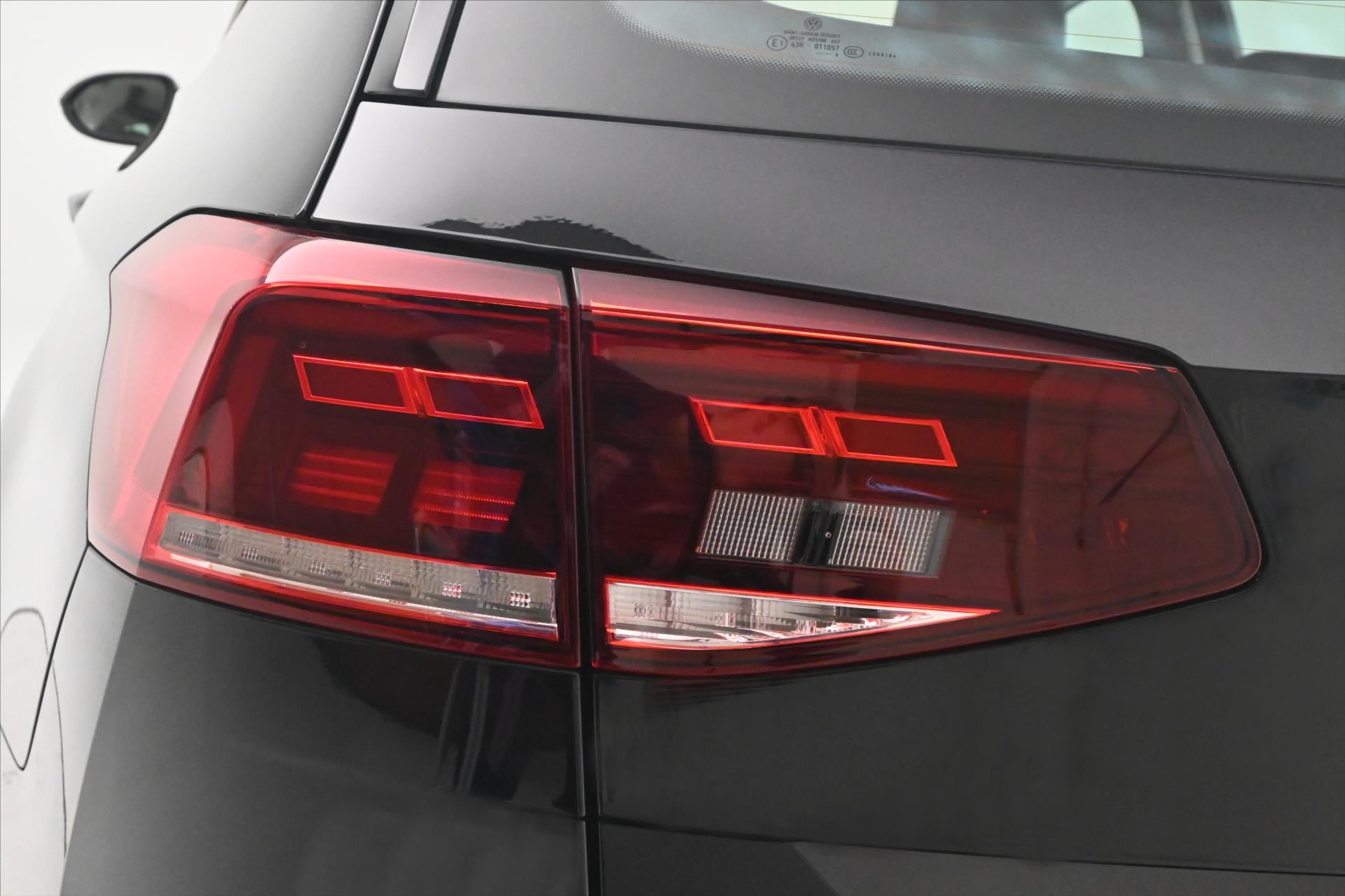 Hlavní fotografie vozu Volkswagen Passat 2,0 TDI 110kW DSG BUSINESS Záruka až 5 let (27)