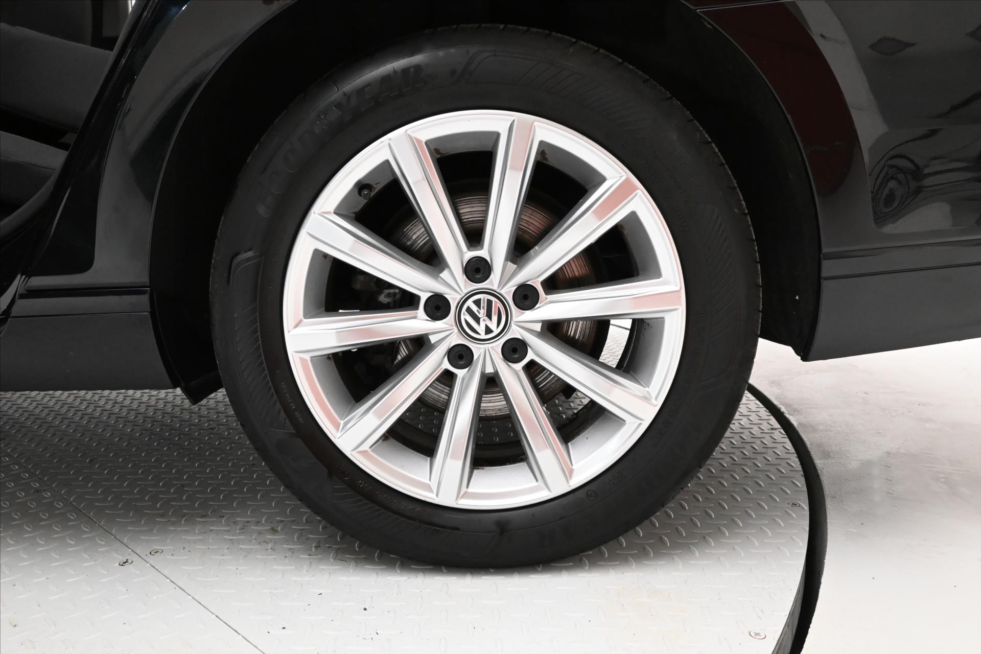 Hlavní fotografie vozu Volkswagen Passat 2,0 TDI 110kW DSG BUSINESS Záruka až 5 let (28)