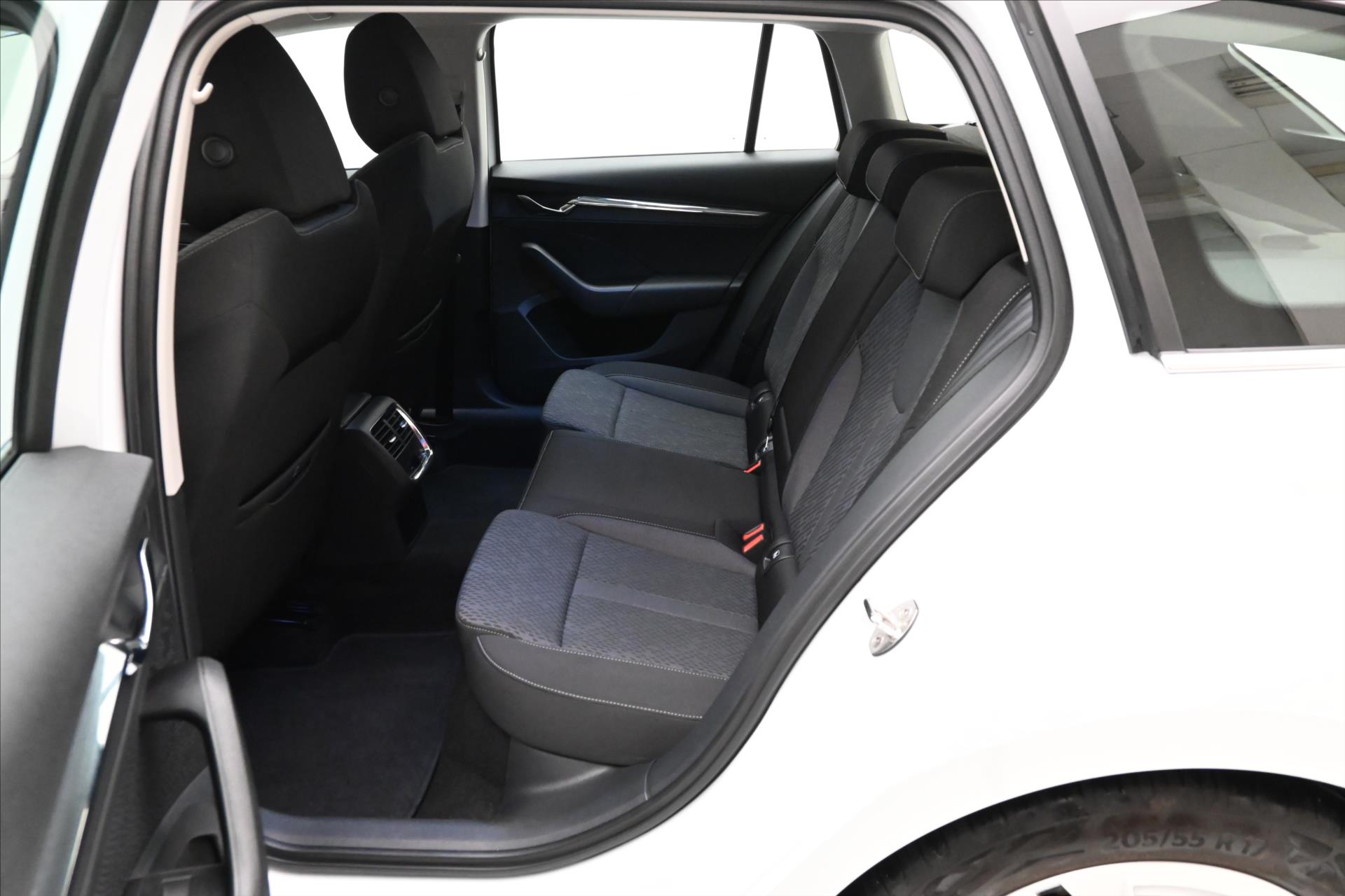 Hlavní fotografie vozu Škoda Octavia 2,0 TDI 110 kW DSG Style Záruka až 5 let (14)