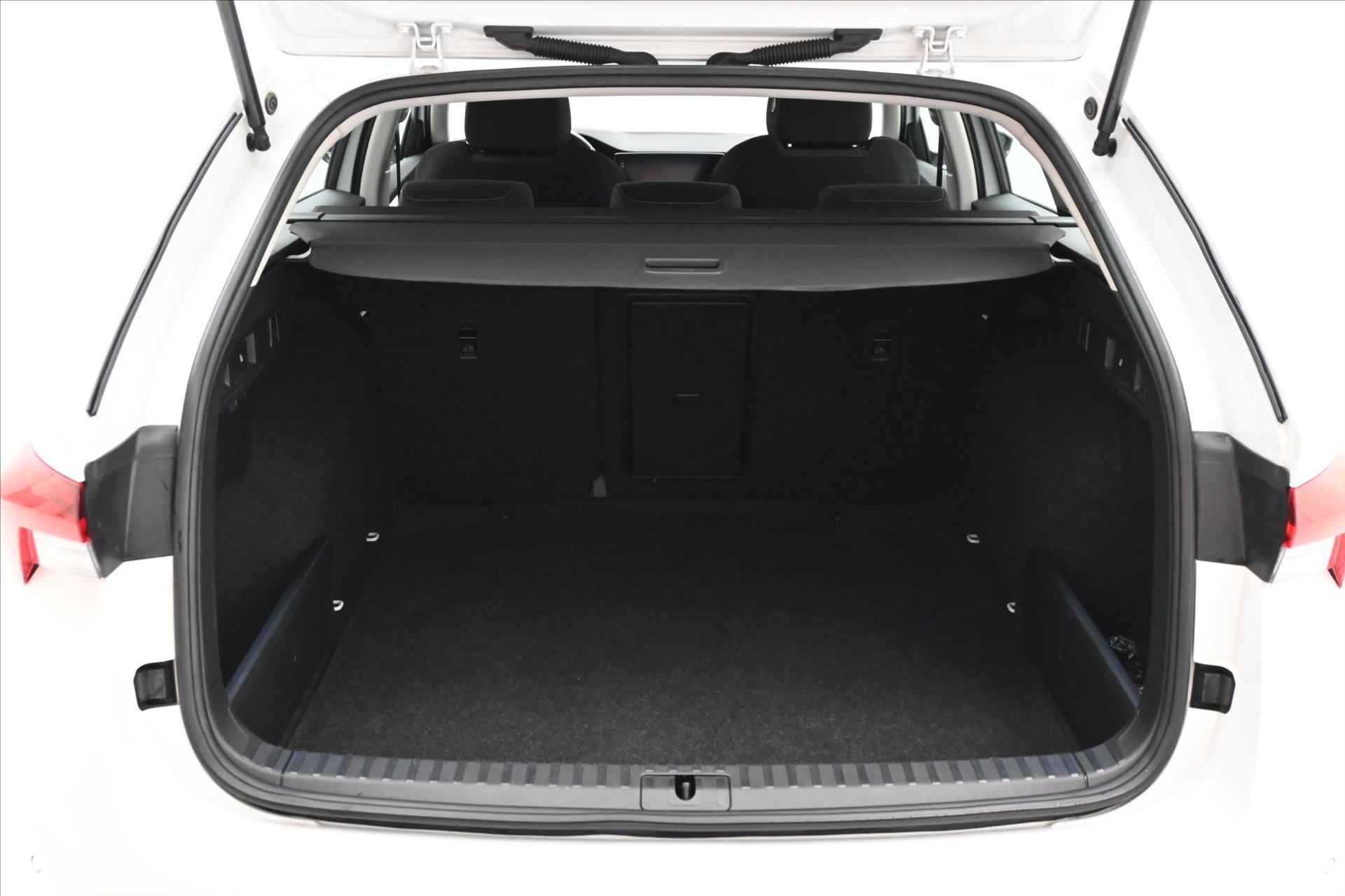 Hlavní fotografie vozu Škoda Octavia 2,0 TDI 110kW Style DSG Záruka až 5 let (9)