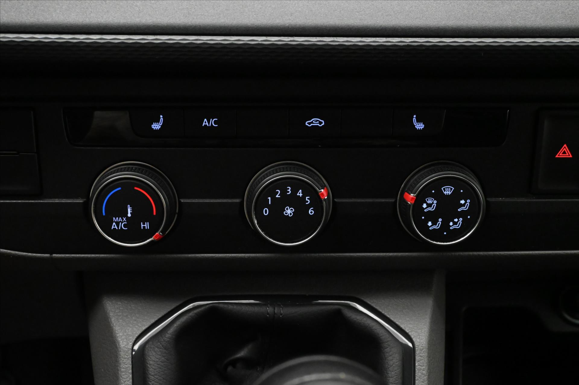 Hlavní fotografie vozu Volkswagen Transporter 2,0 TDI 110 kW Long Tempomat Záruka až 5 let (19)