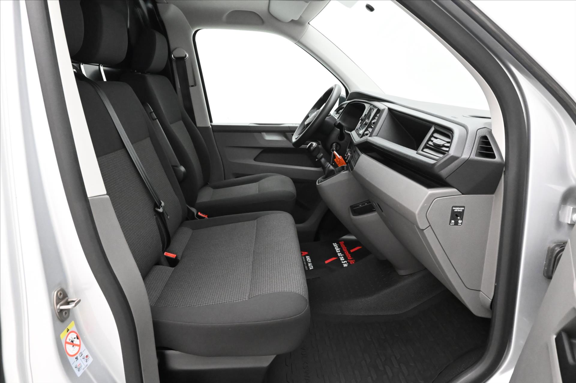 Hlavní fotografie vozu Volkswagen Transporter 2,0 TDI 110kW LONG TAŽNÉ ZAŘÍZENÍ Záruka až 5 let (13)