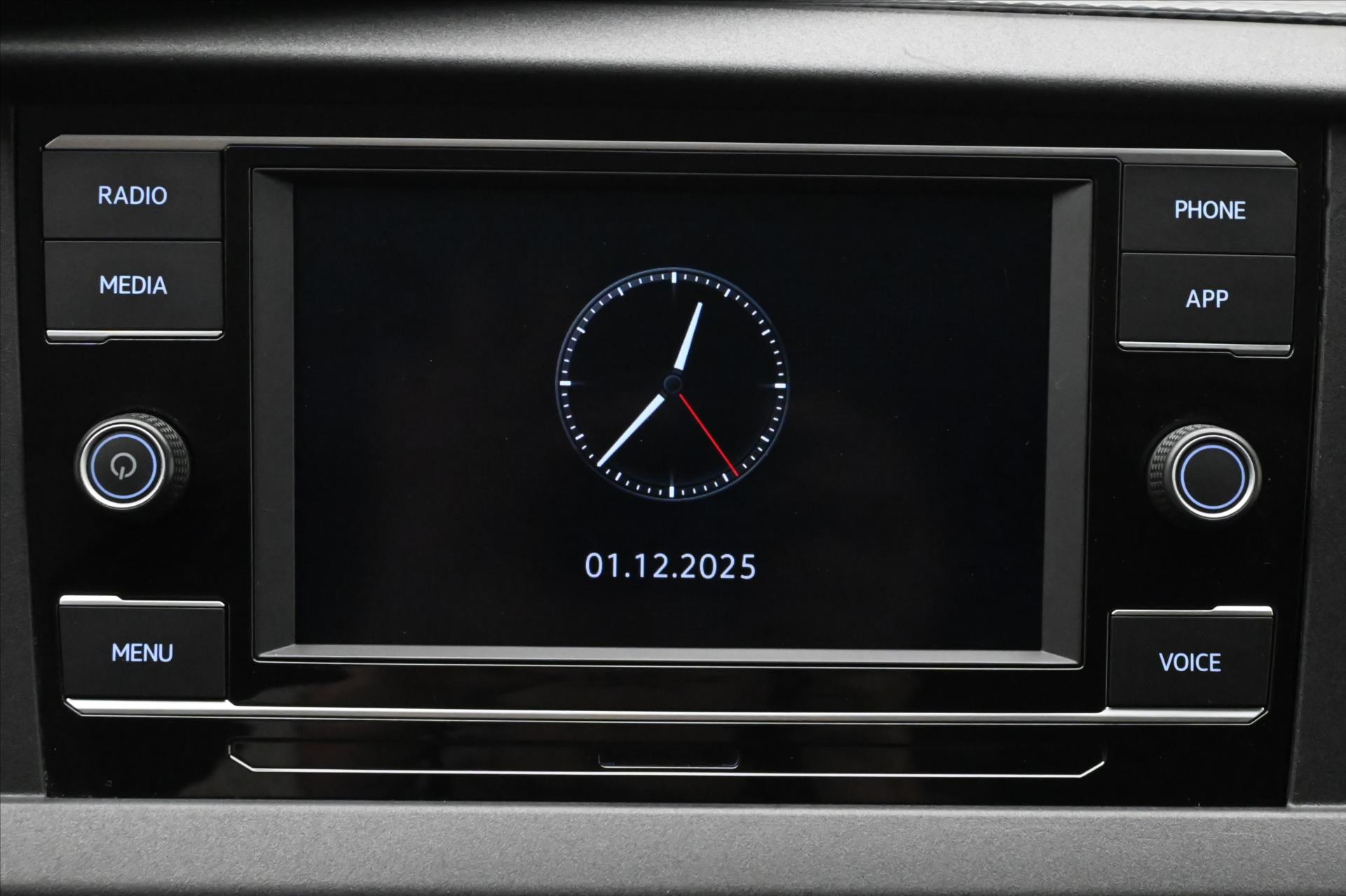 Hlavní fotografie vozu Volkswagen Transporter 2,0 TDI 110kW LONG TAŽNÉ ZAŘÍZENÍ Záruka až 5 let (17)