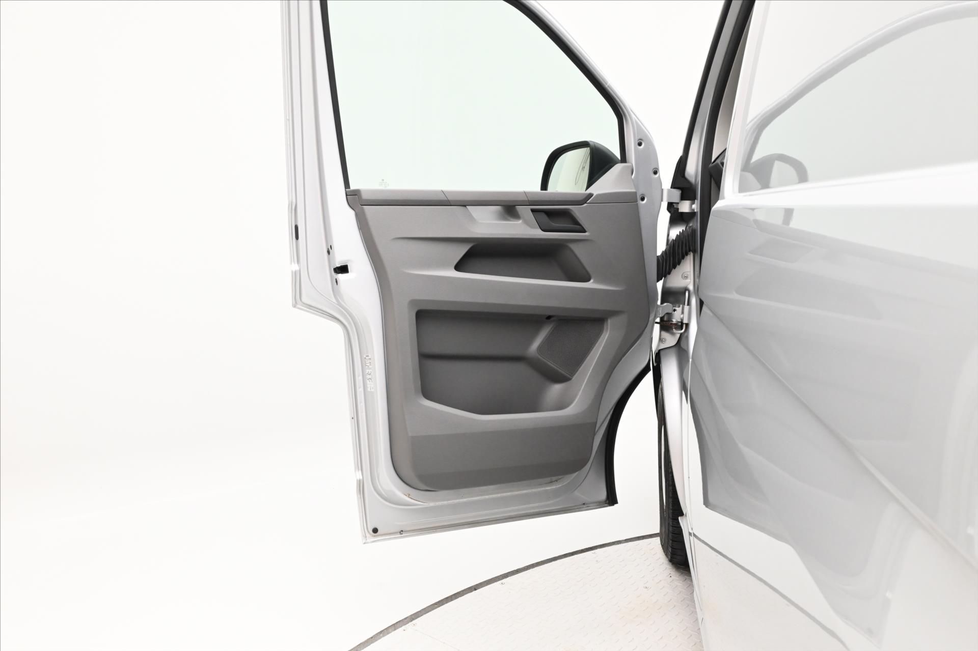 Hlavní fotografie vozu Volkswagen Transporter 2,0 TDI 110kW LONG TAŽNÉ ZAŘÍZENÍ Záruka až 5 let (20)