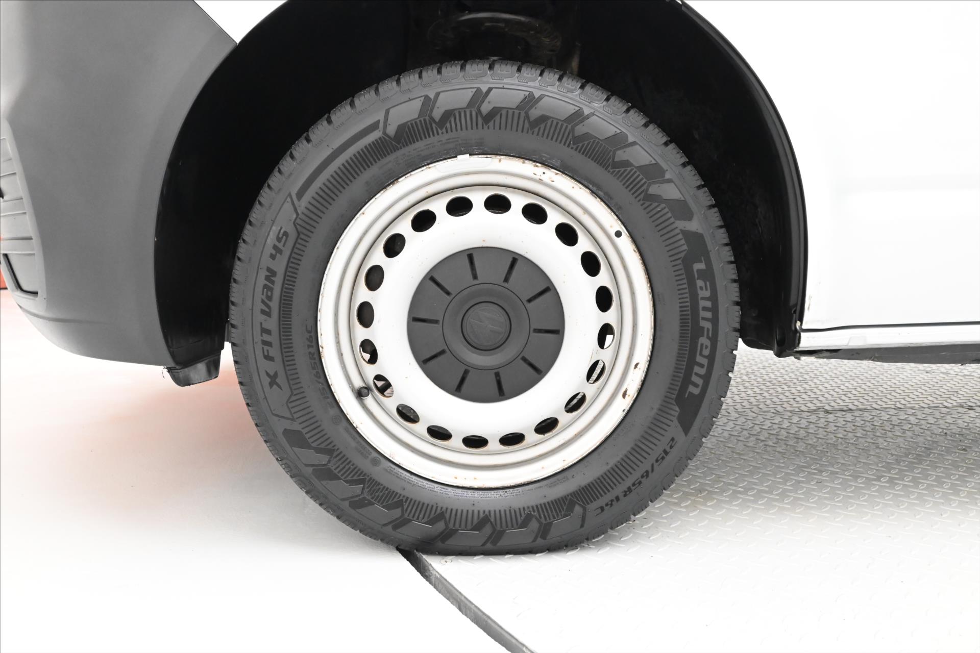 Hlavní fotografie vozu Volkswagen Transporter 2,0 TDI 110 kW Long TZ Tempomat Záruka až 5 let (30)